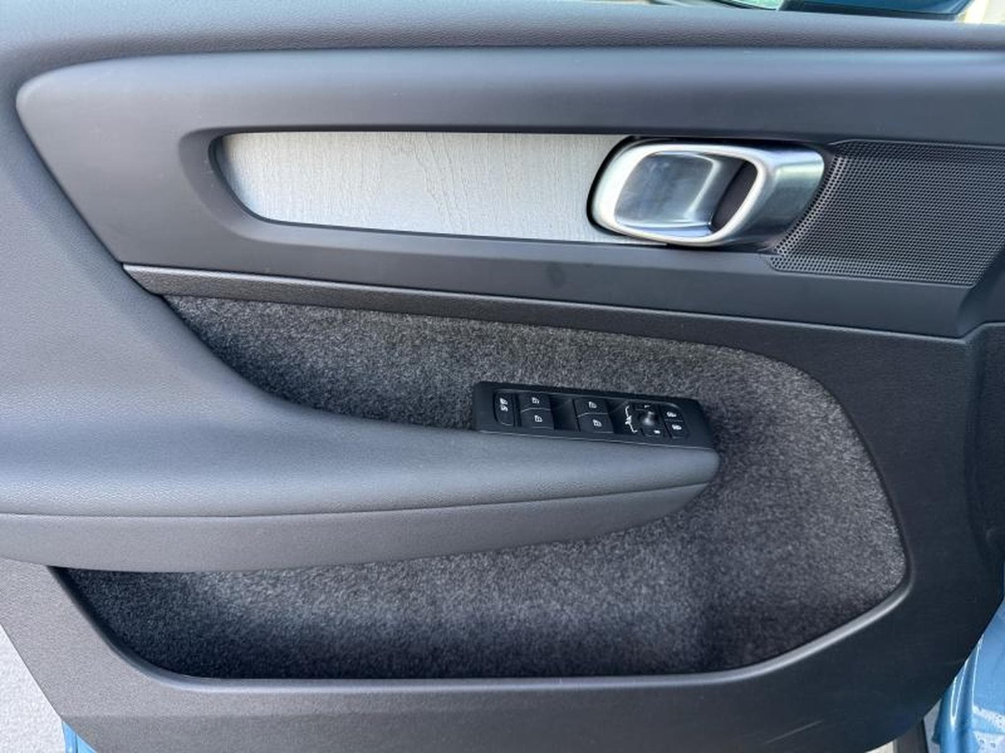 Volvo XC40 B3 Core / Essence (2025) - Foto 20