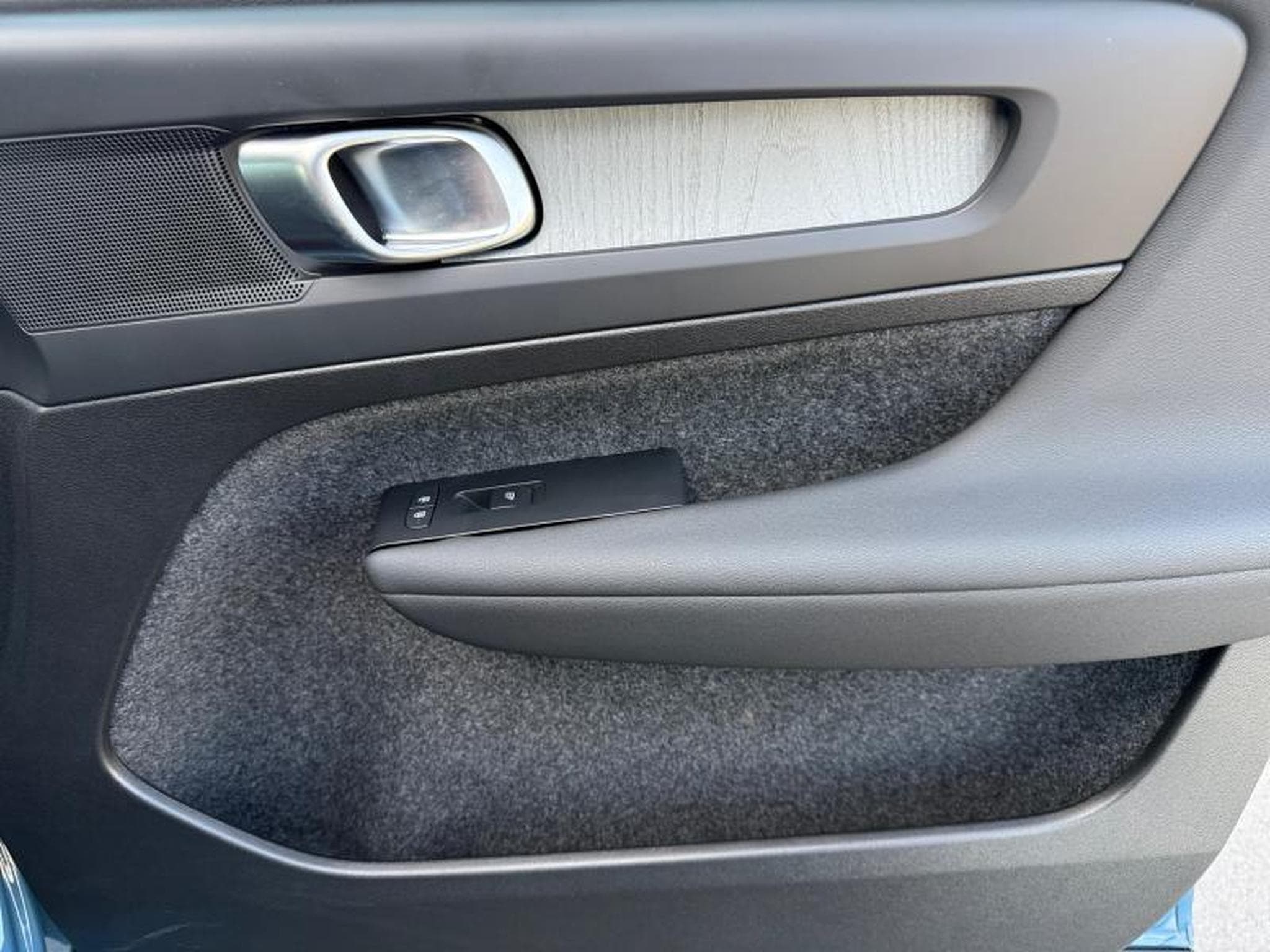 Volvo XC40 B3 Core / Essence (2025) - Foto 21