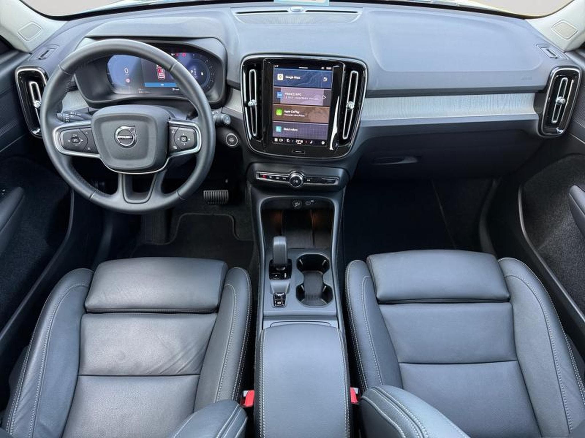 Volvo XC40 B3 Core / Essence (2025) - Foto 3