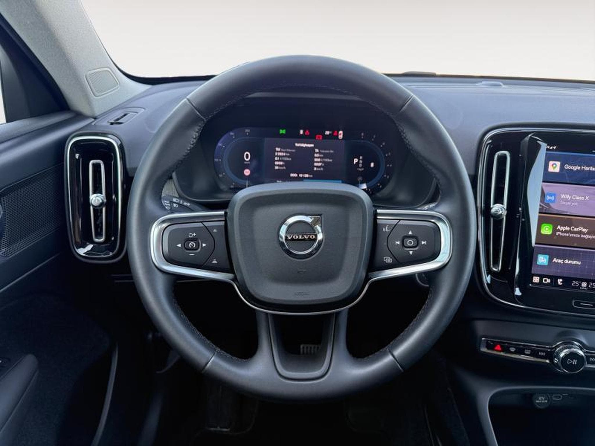 Volvo XC40 B3 Core / Essence (2025) - Foto 12