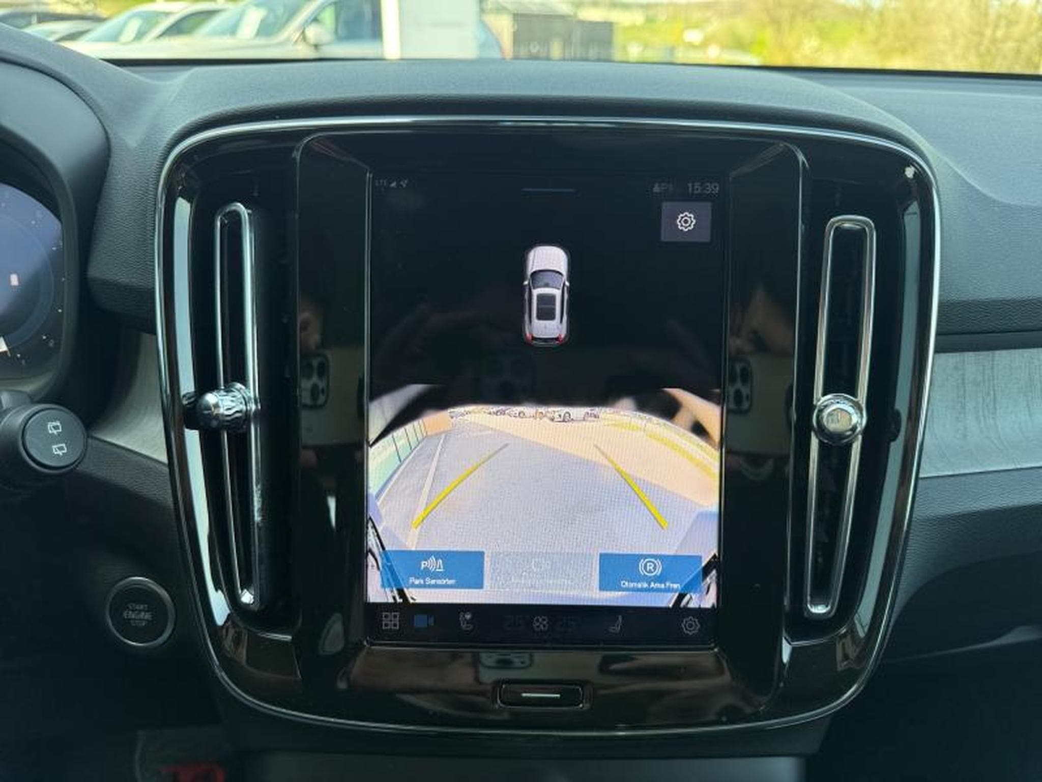 Volvo XC40 B3 Core / Essence (2025) - Foto 17