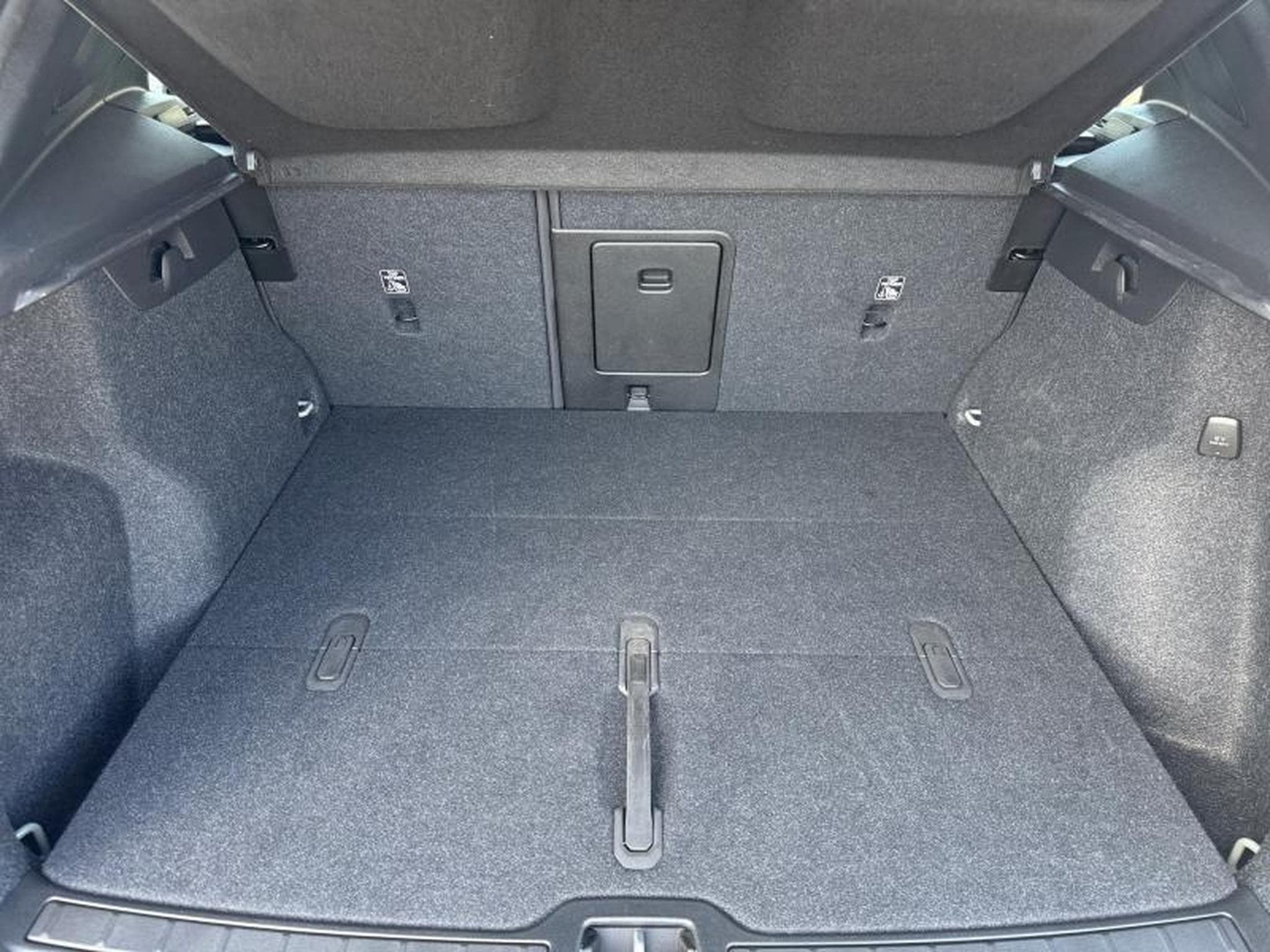 Volvo XC40 B3 Core / Essence (2025) - Foto 19