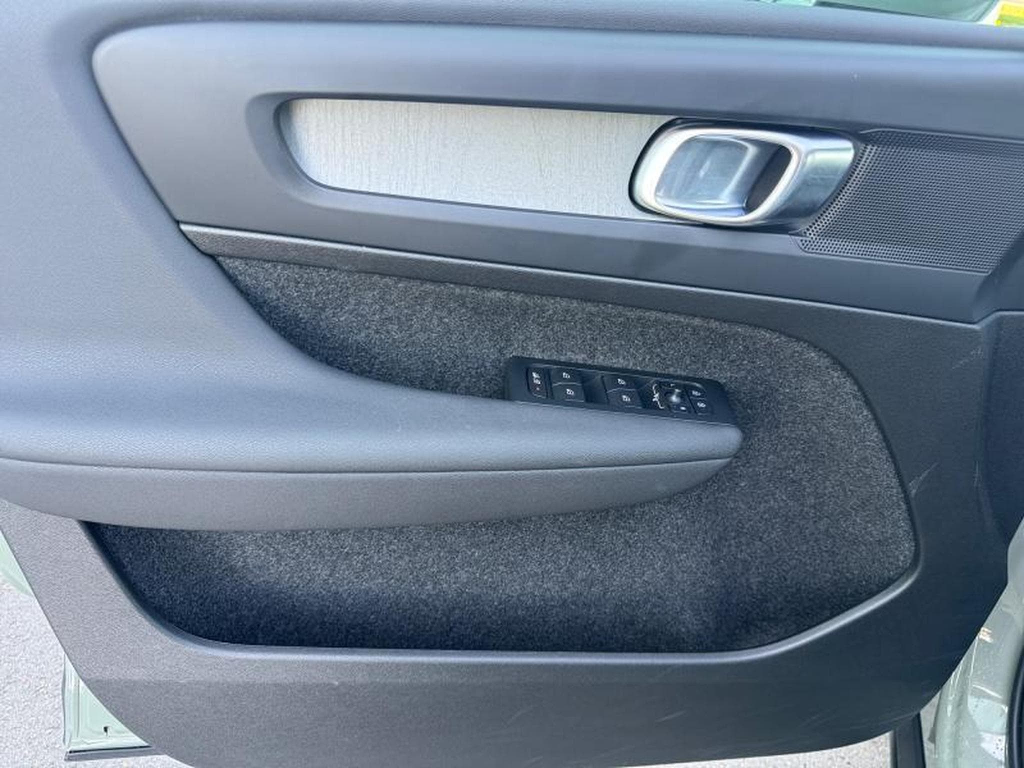 Volvo XC40 B3 Core / Essence (2025) - Foto 20