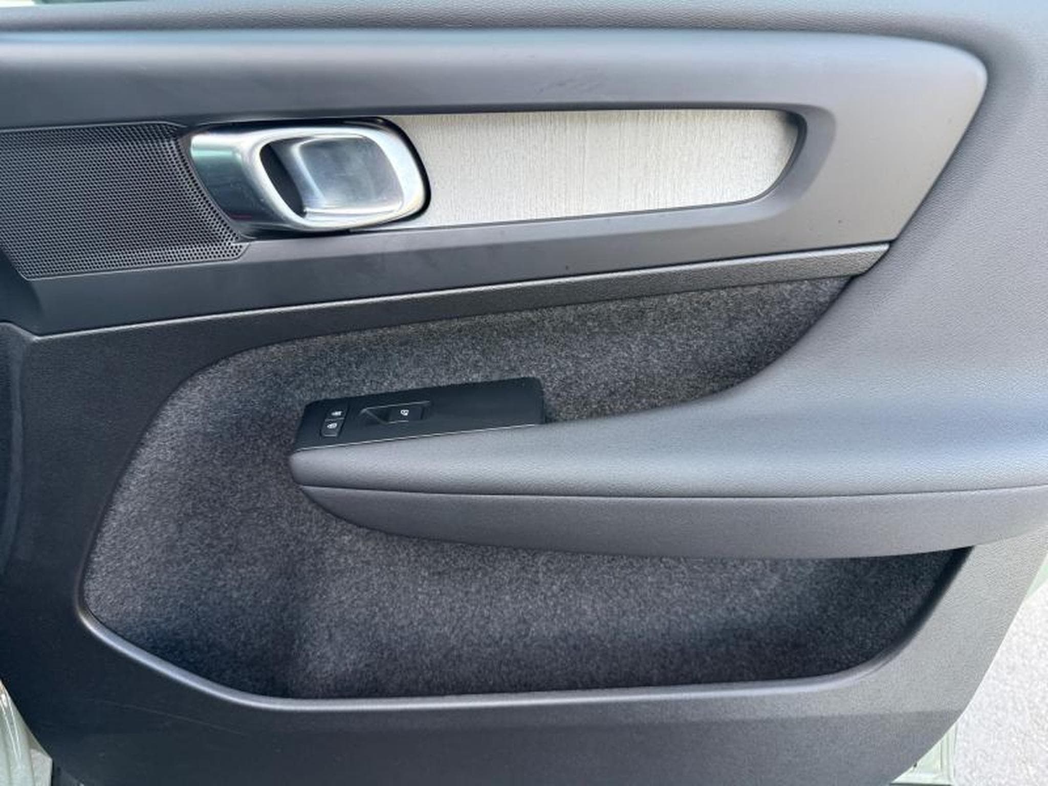 Volvo XC40 B3 Core / Essence (2025) - Foto 21