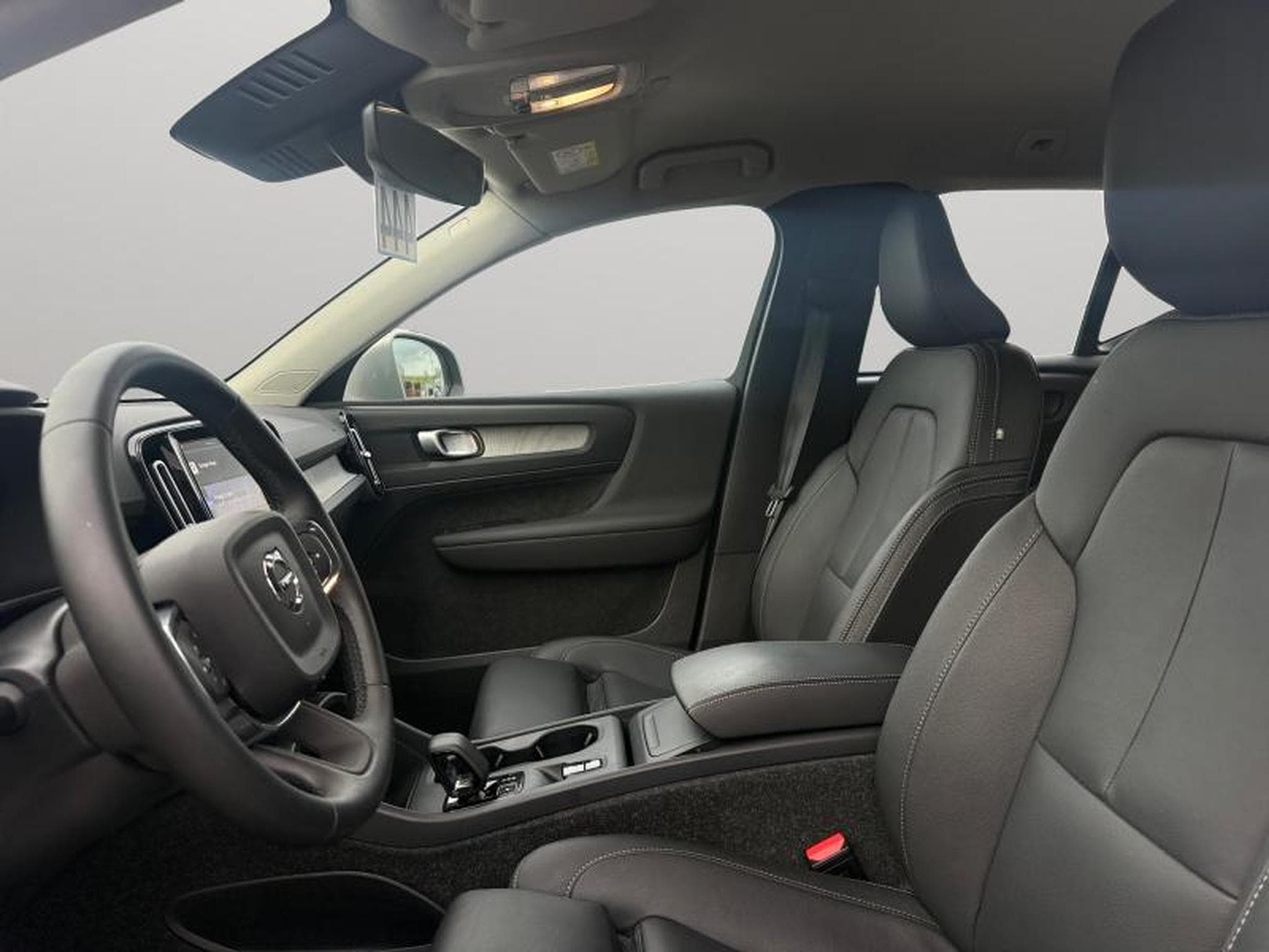 Volvo XC40 B3 Core / Essence (2025) - Foto 10