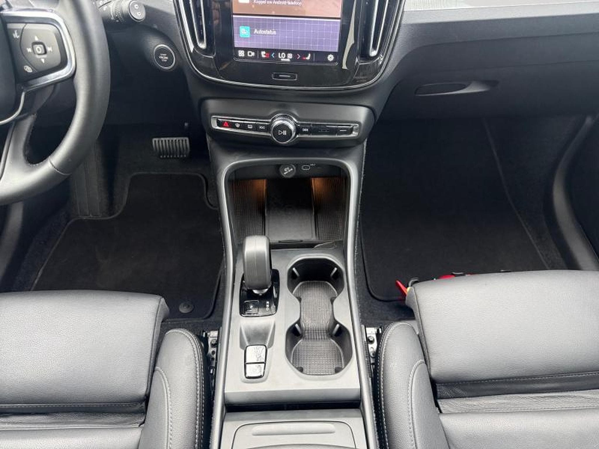 Volvo XC40 B3 Core / Essence (2025) - Foto 11