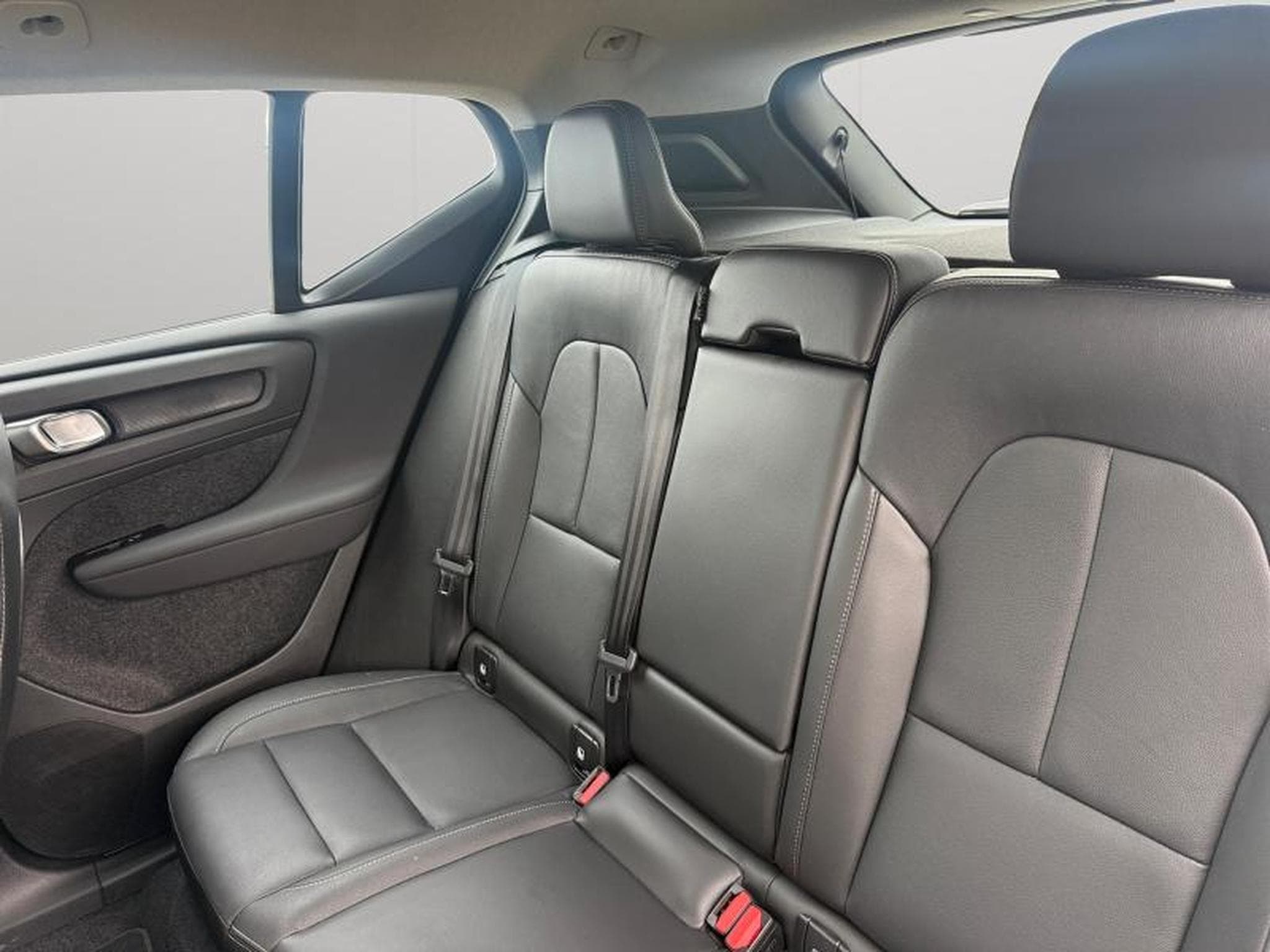 Volvo XC40 B3 Core / Essence (2025) - Foto 13