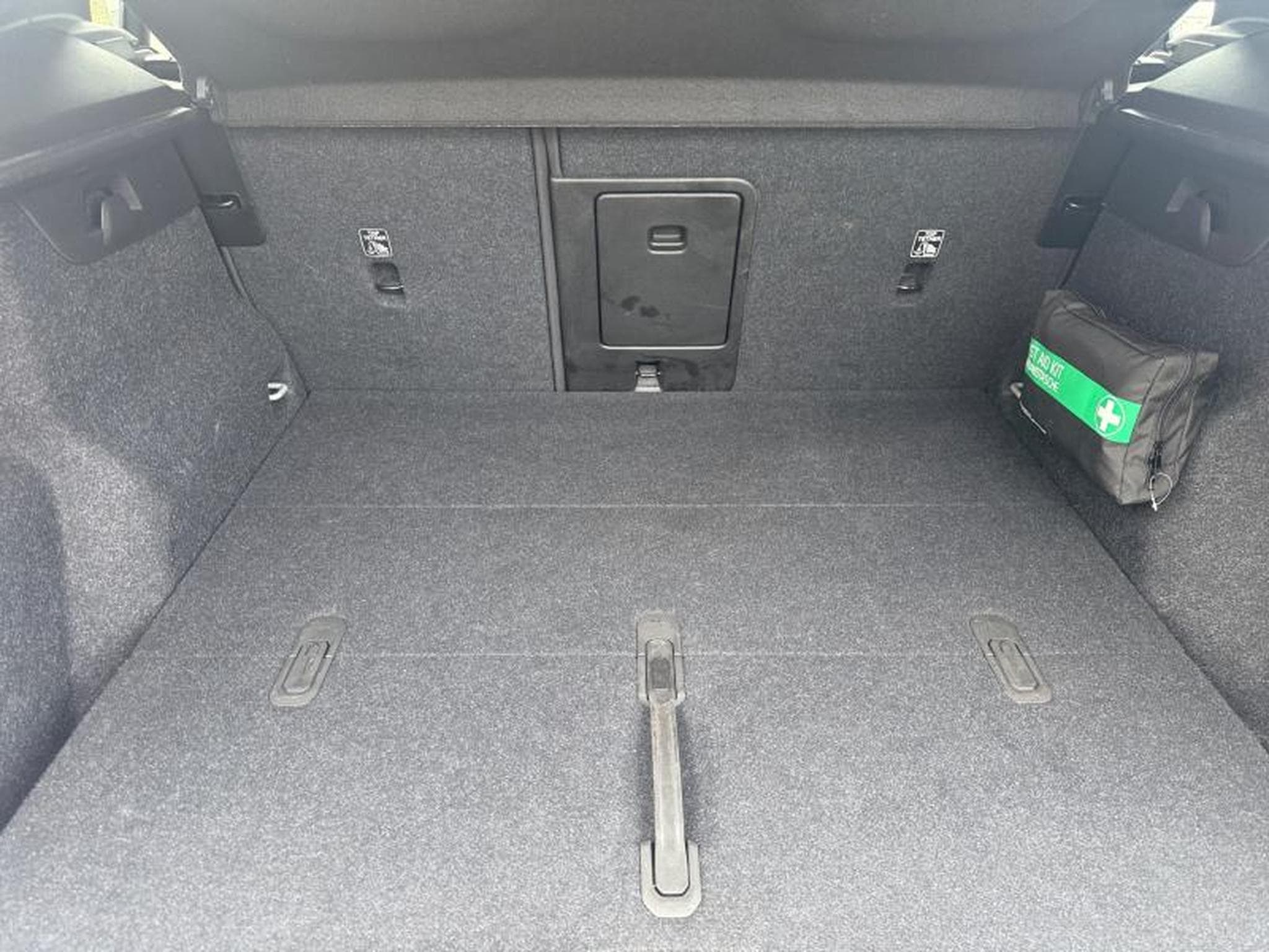 Volvo XC40 B3 Core / Essence (2025) - Foto 19