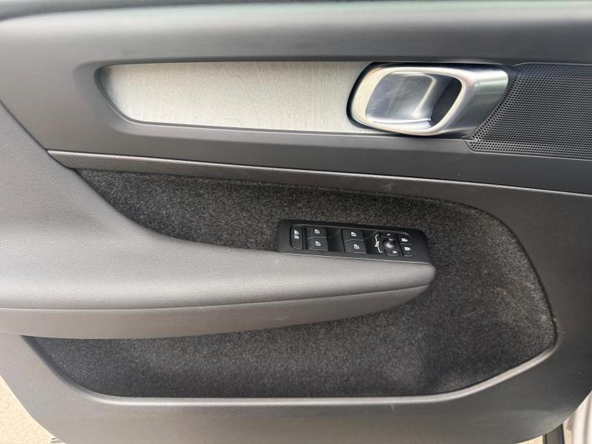 Volvo XC40 B3 Core / Essence (2025) - Foto 20