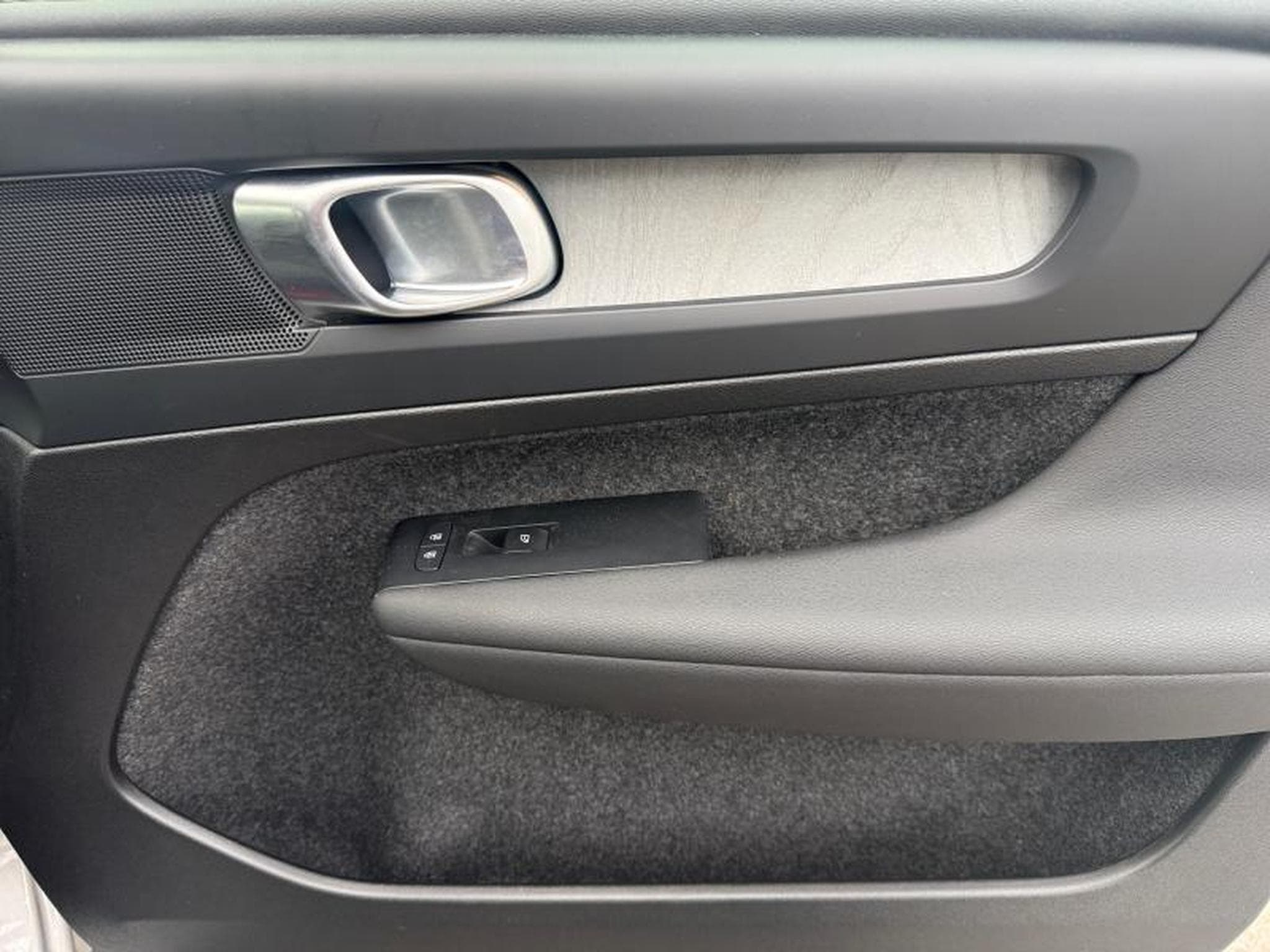 Volvo XC40 B3 Core / Essence (2025) - Foto 21