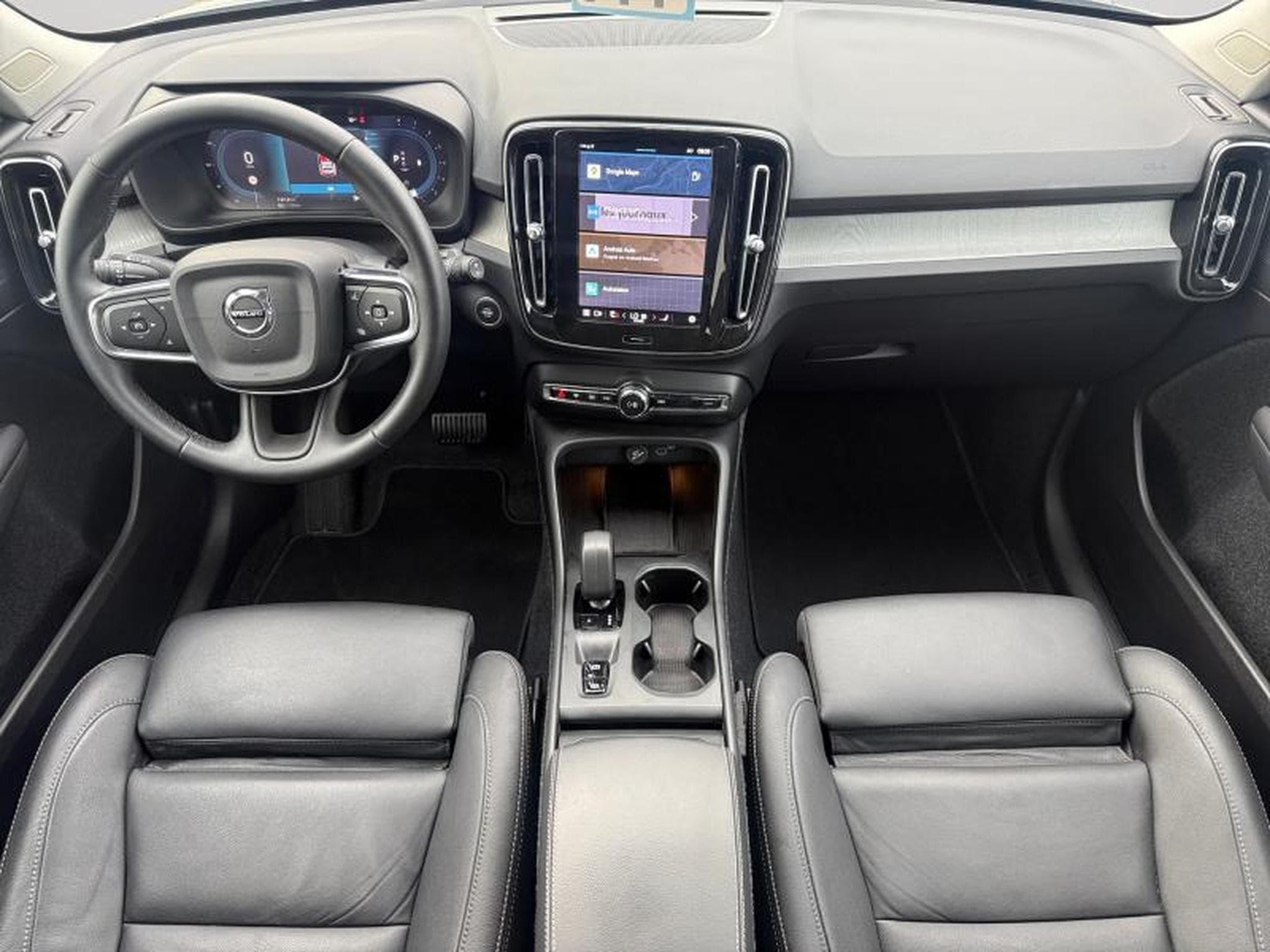 Volvo XC40 B3 Core / Essence (2025) - Foto 3