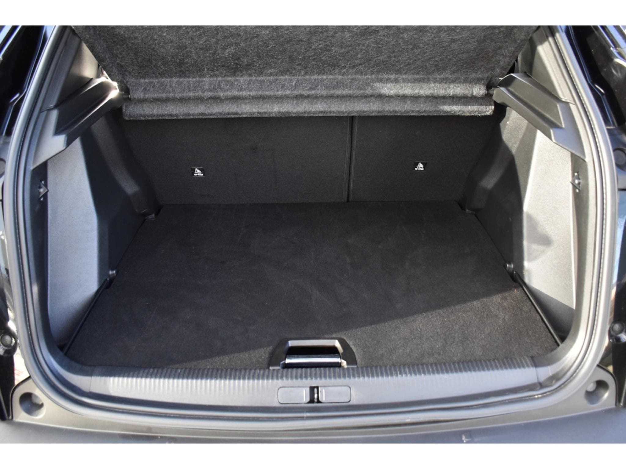 Peugeot 2008 1.2 PureTech Allure ACC GPS LANE SIDE REGUL CAM 360 1° MAIN (2025) - Photo 23