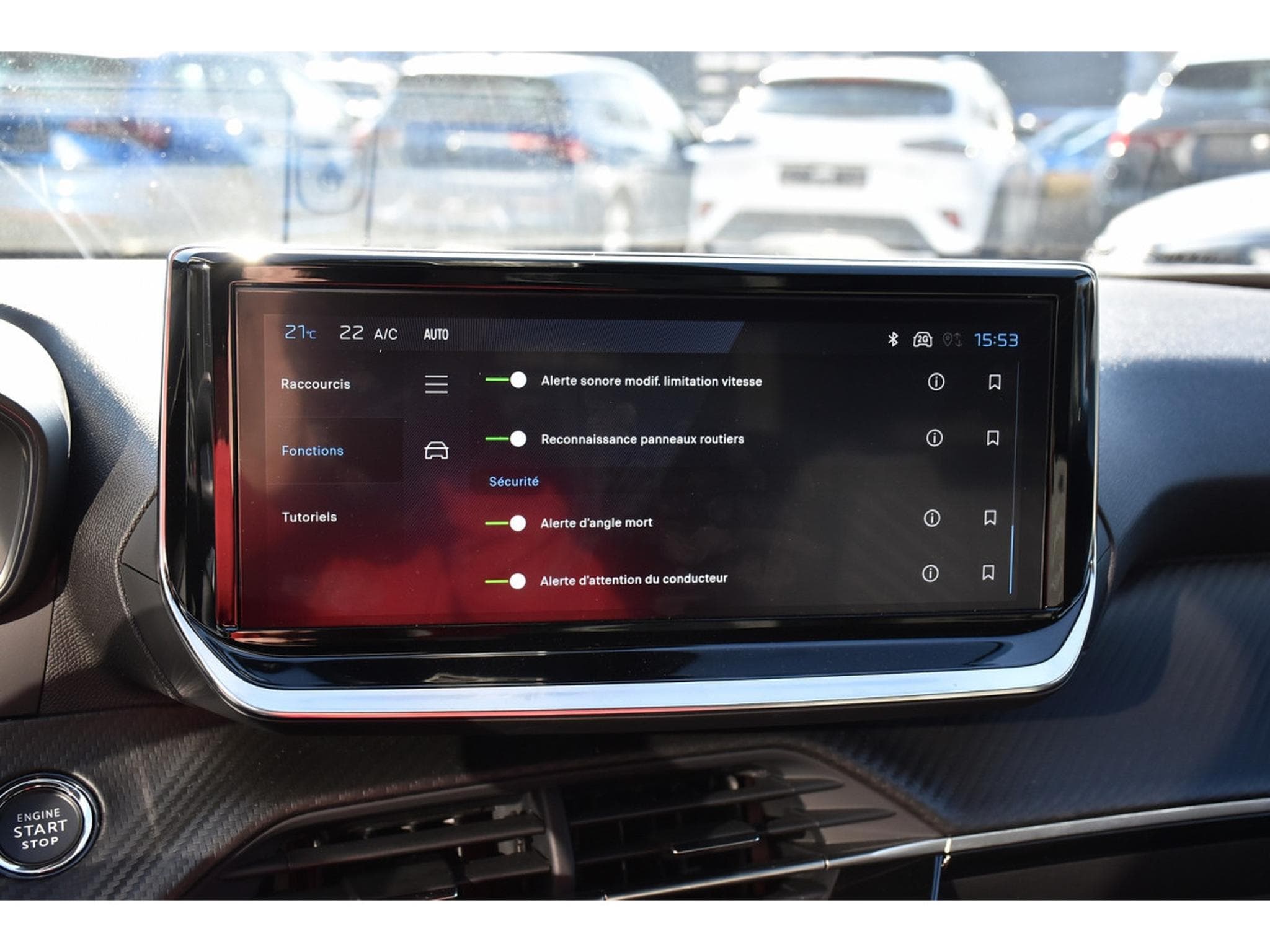 Peugeot 2008 1.2 PureTech Allure ACC GPS LANE SIDE REGUL CAM 360 1° MAIN (2025) - Photo 17