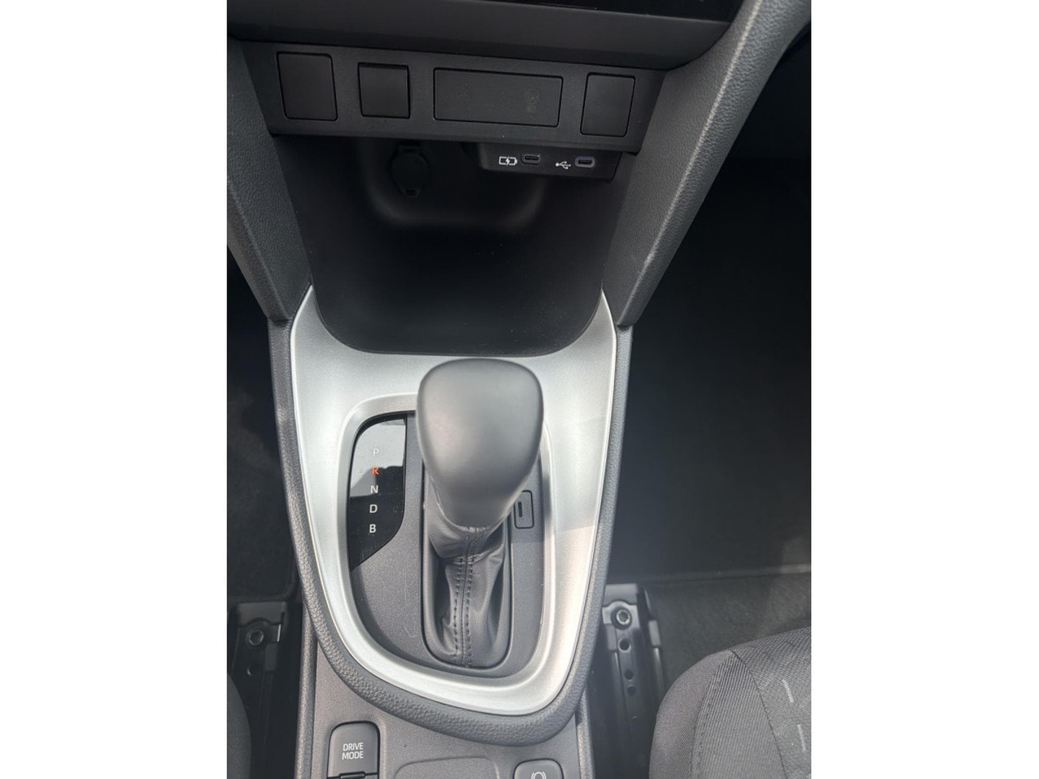 Toyota Yaris Cross 1.5 TNGA HEV 2WD CVT Dynamic (2026) - Foto 18
