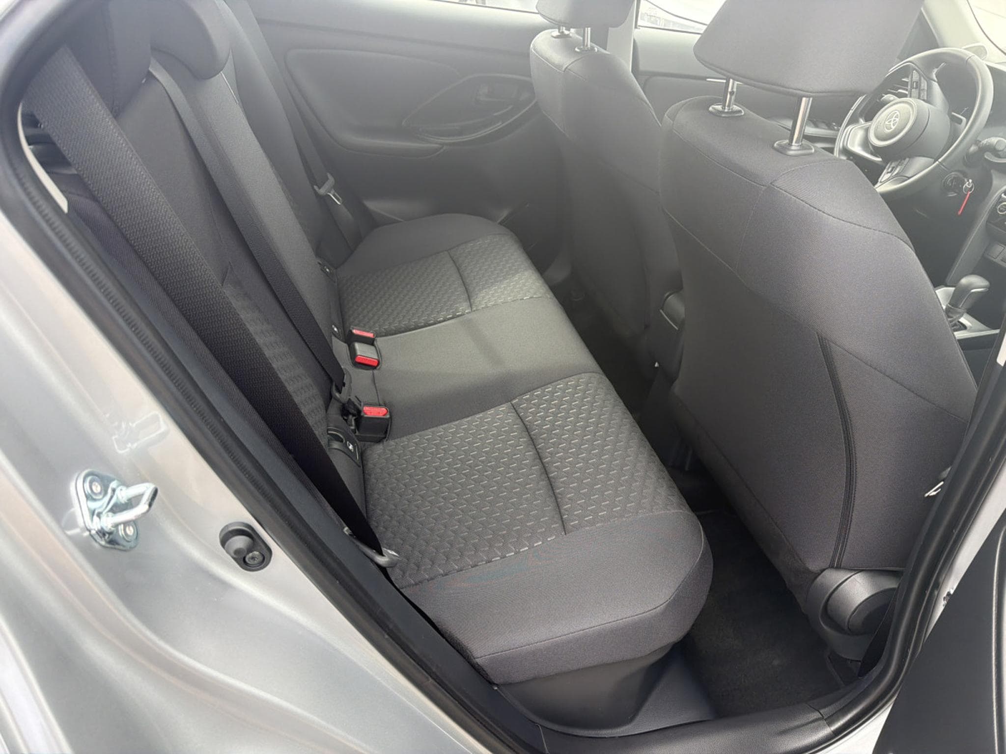Toyota Yaris Cross 1.5 TNGA HEV 2WD CVT Dynamic (2026) - Foto 9