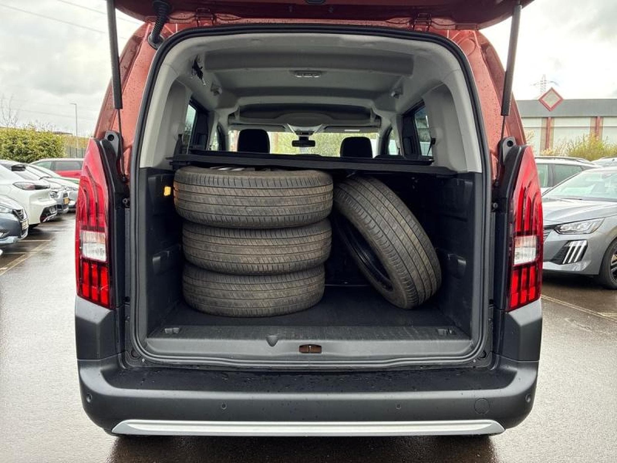 PEUGEOT Rifter 1.2 PureTech 130ch S&S Standard Allure EAT8 (2019) - Photo 4