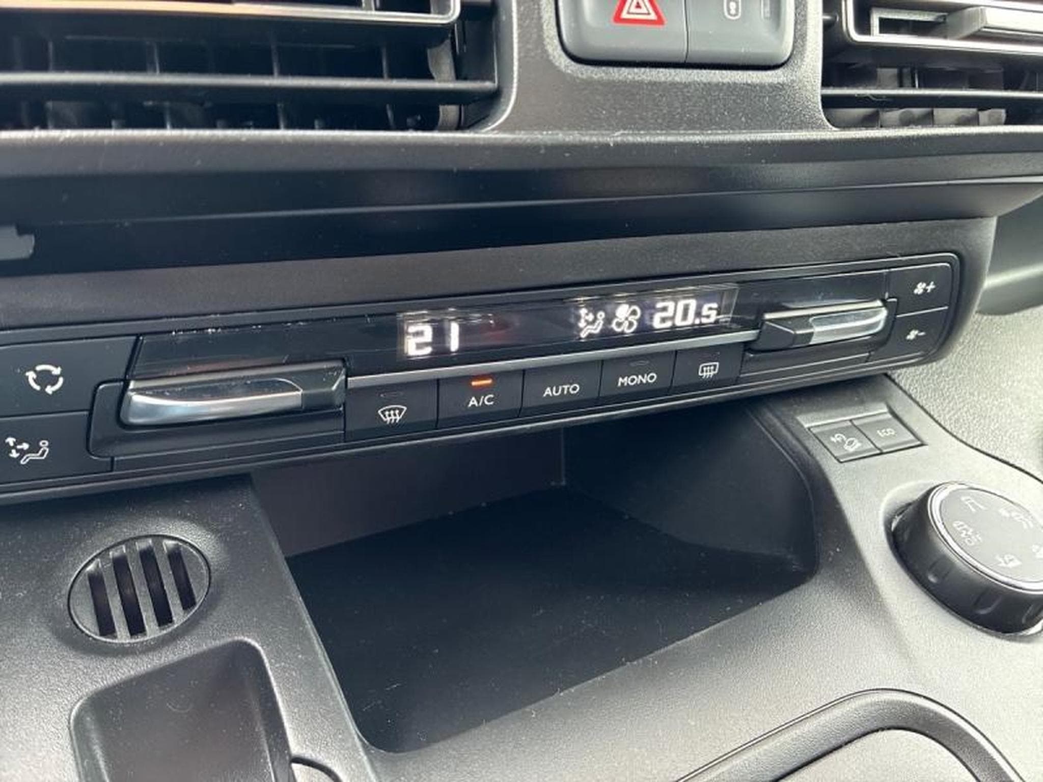 PEUGEOT Rifter 1.2 PureTech 130ch S&S Standard Allure EAT8 (2019) - Photo 8