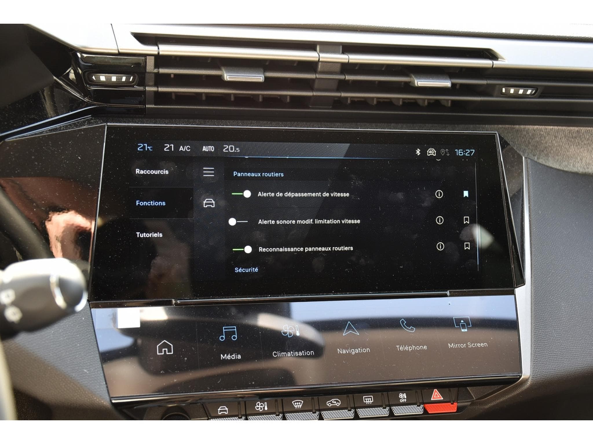 Peugeot 308 1.2 Hybrid 145 e-DCS6 Allure ACC LANE GPS CAM360 1° MAIN (2025) - Photo 17