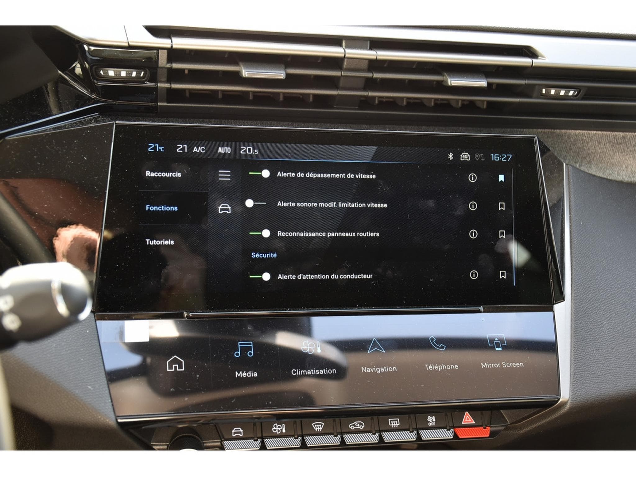 Peugeot 308 1.2 Hybrid 145 e-DCS6 Allure ACC LANE GPS CAM360 1° MAIN (2025) - Photo 18