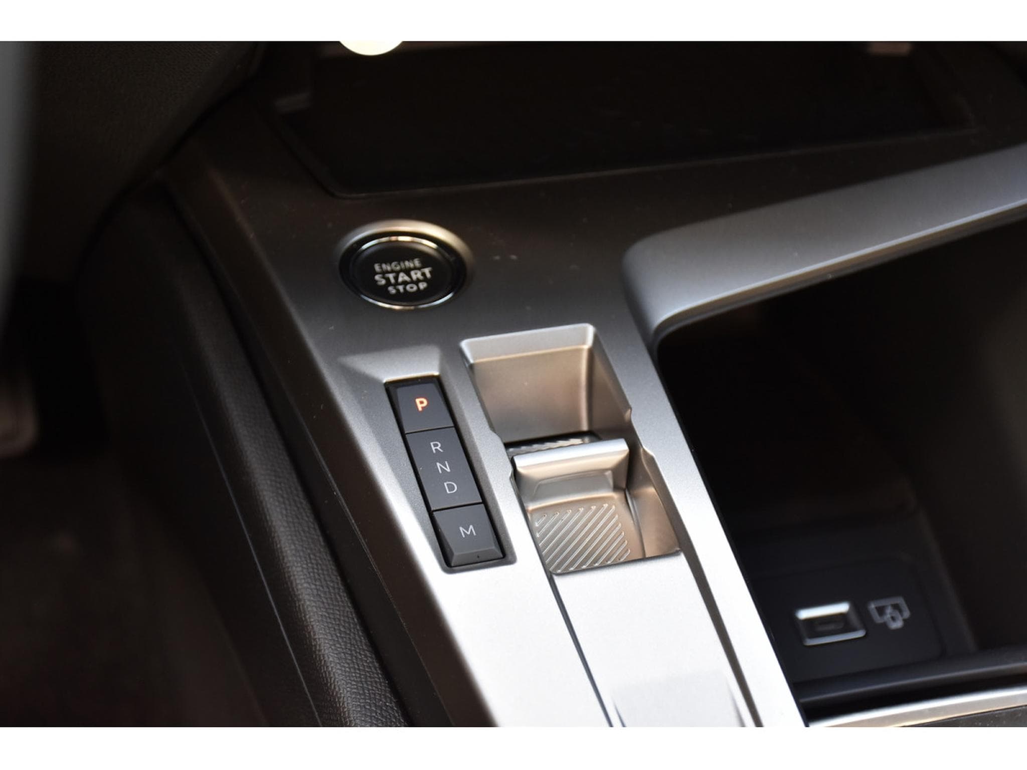 Peugeot 308 1.2 Hybrid 145 e-DCS6 Allure ACC LANE GPS CAM360 1° MAIN (2025) - Photo 22