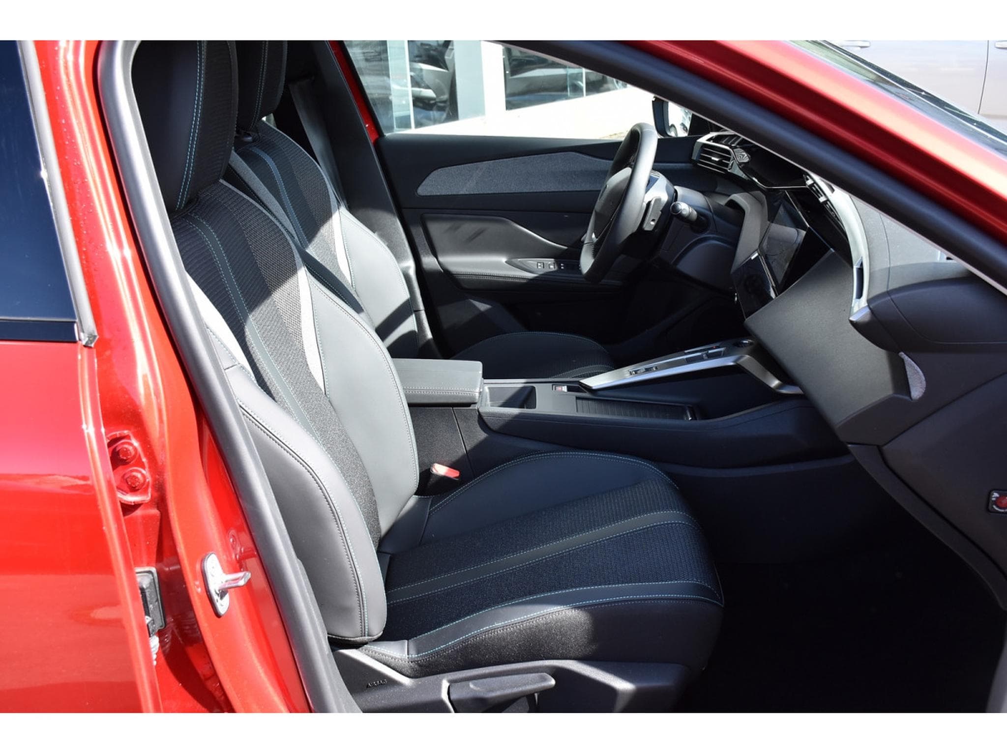 Peugeot 308 1.2 Hybrid 145 e-DCS6 Allure ACC LANE GPS CAM360 1° MAIN (2025) - Photo 7