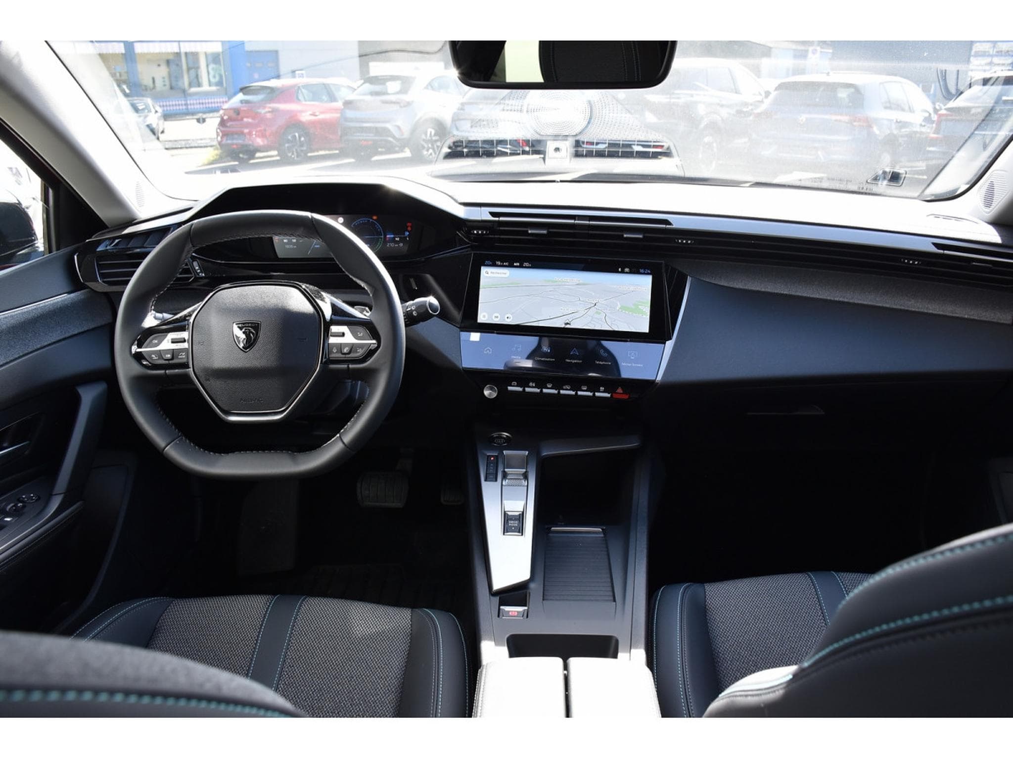 Peugeot 308 1.2 Hybrid 145 e-DCS6 Allure ACC LANE GPS CAM360 1° MAIN (2025) - Photo 9