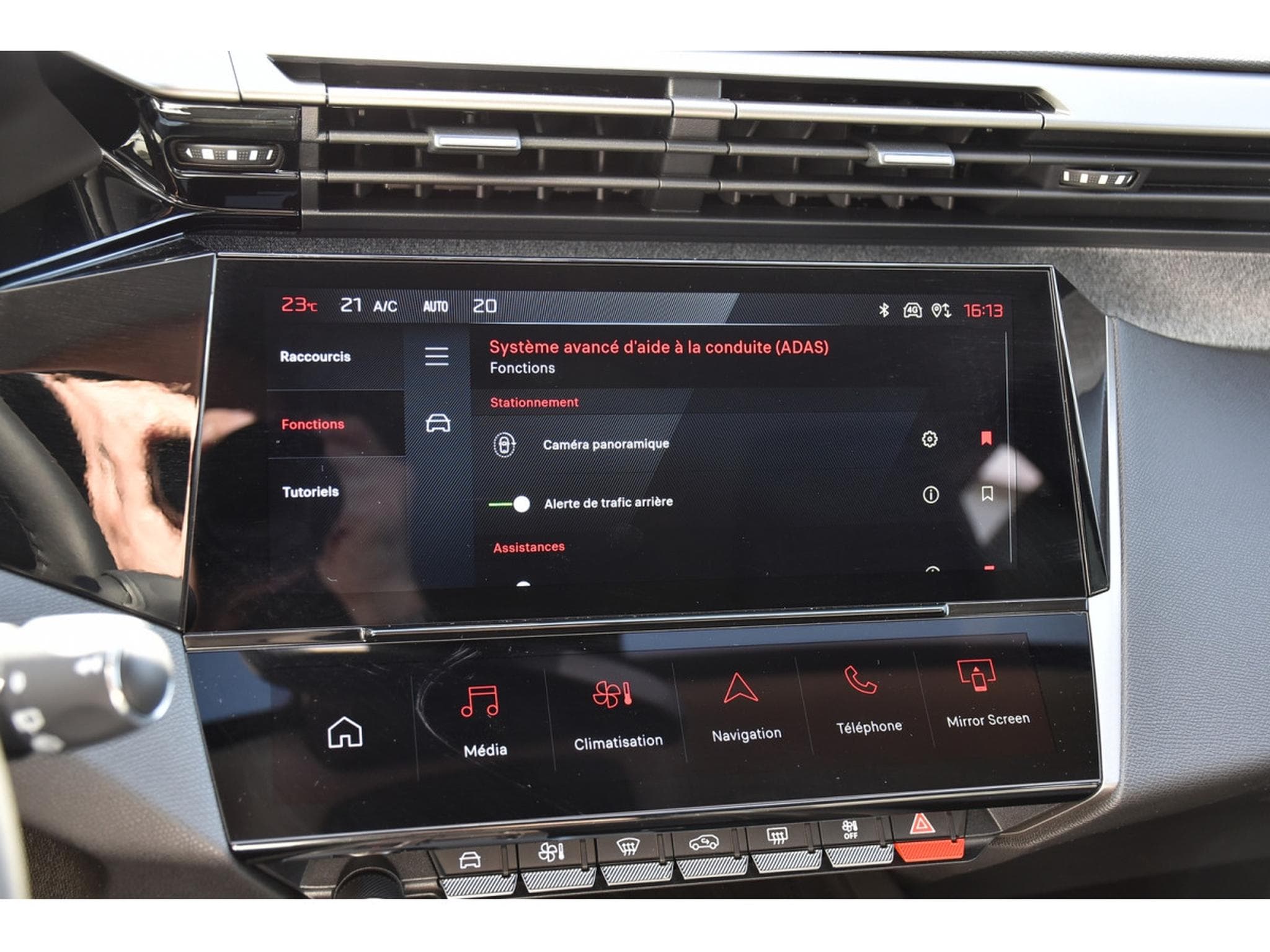 Peugeot 308 1.2 Hybrid 145 e-DCS6 Allure ACC LANE GPS CAM360 1° MAIN (2025) - Photo 15