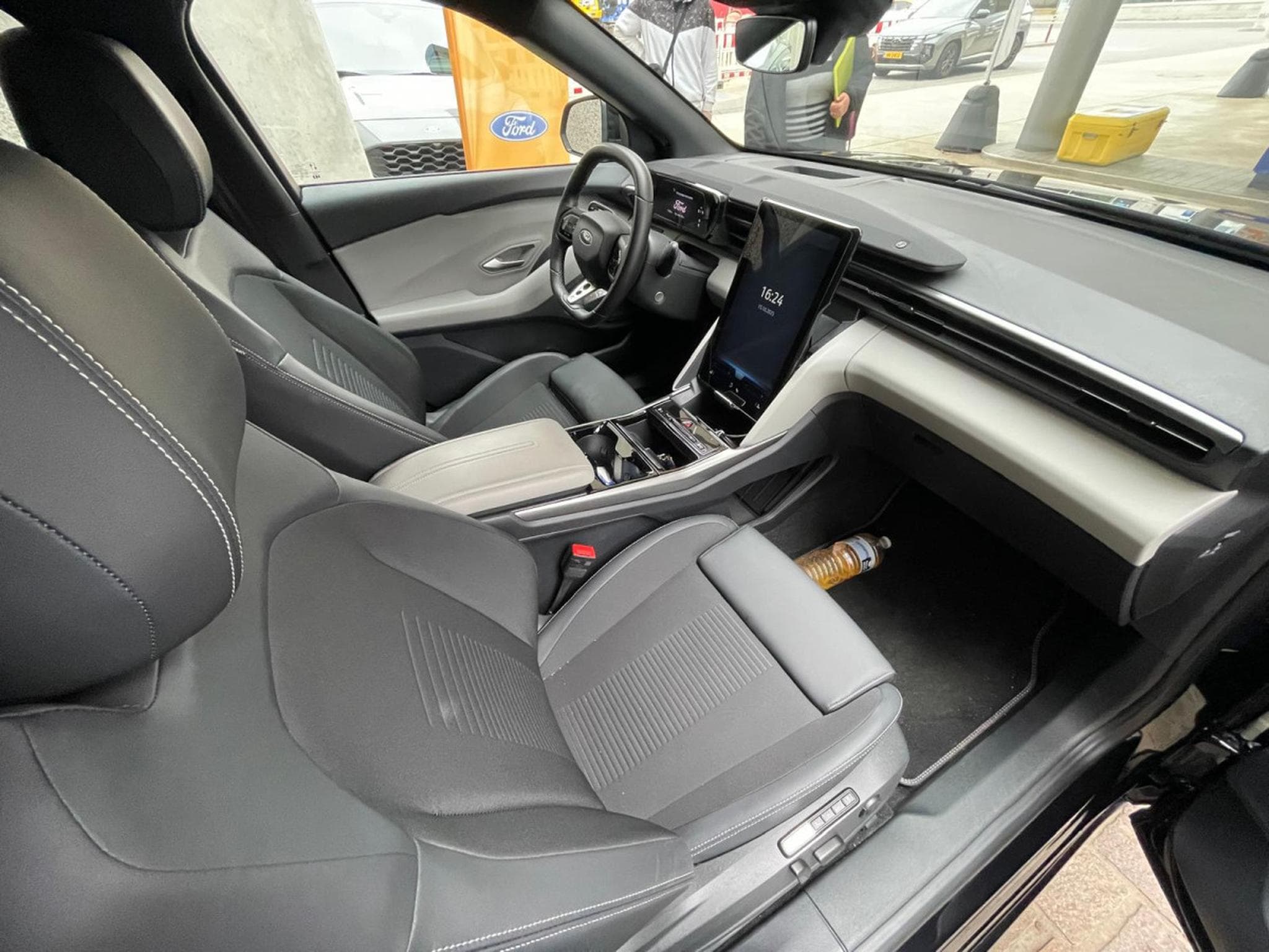 Ford Capri Select 79kWh AWD - 340cv (2024) - Foto 8