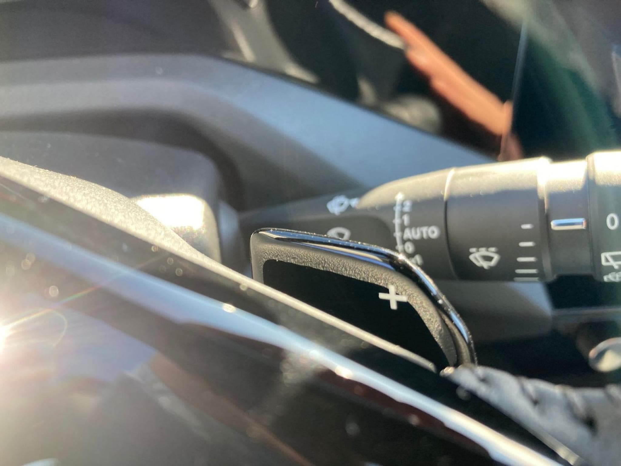 Peugeot 308 1.5 BlueHDI 130 EAT8 ALLURE (2025) - Photo 14