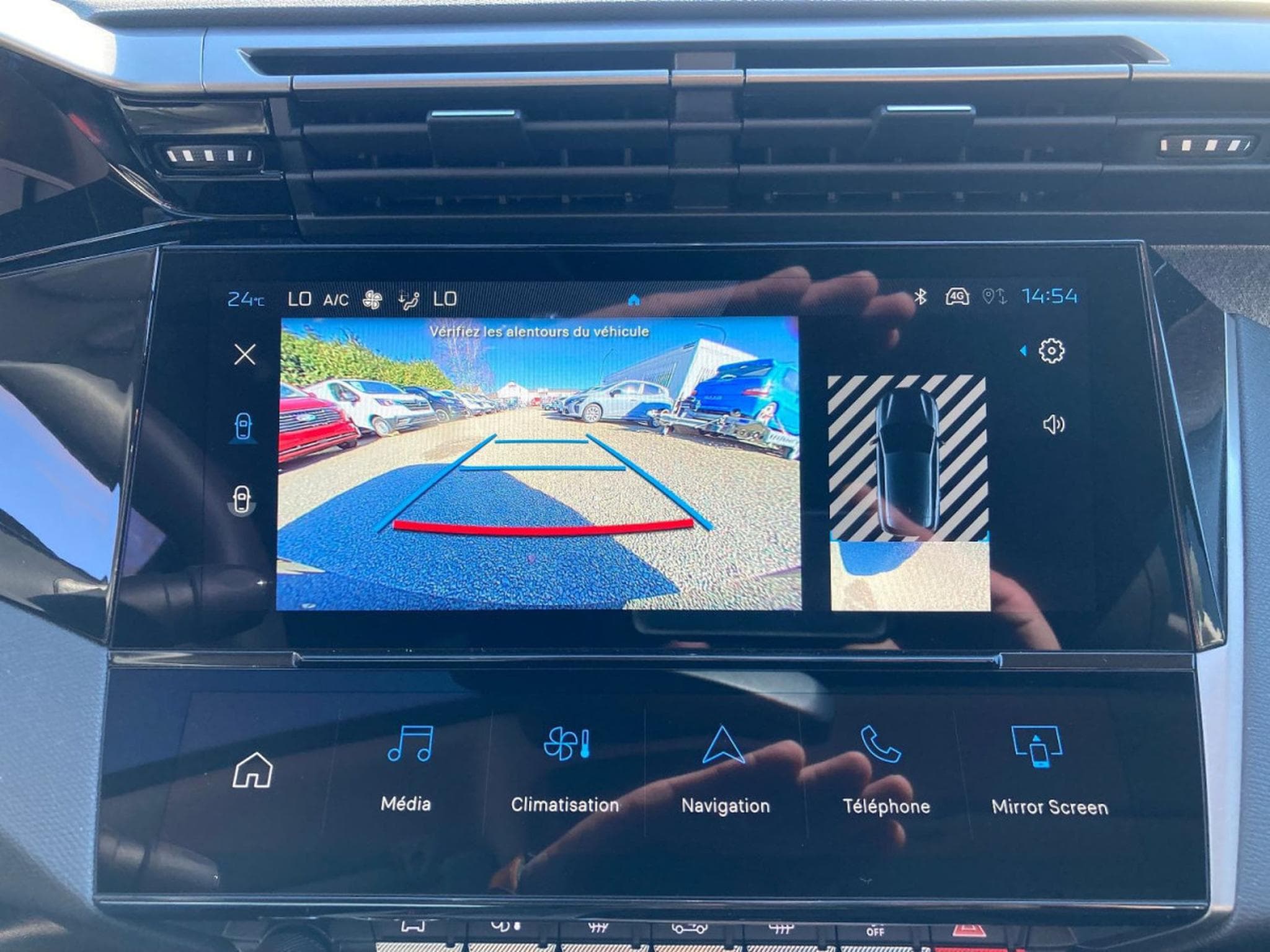 Peugeot 308 1.5 BlueHDI 130 EAT8 ALLURE (2025) - Photo 17