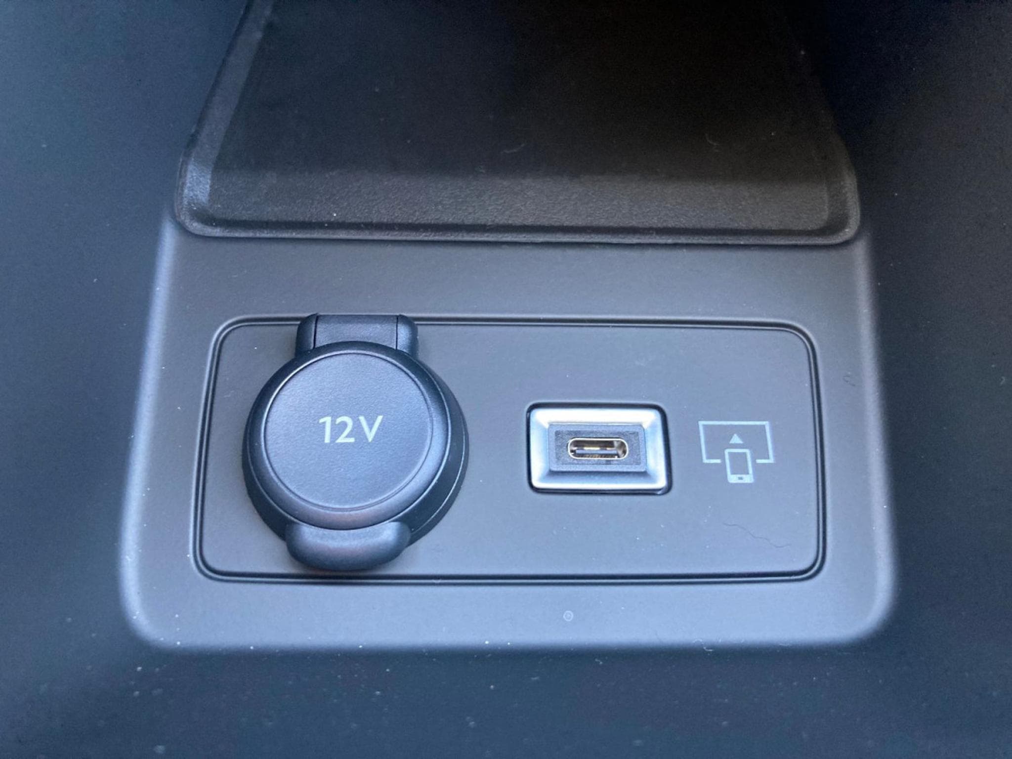 Peugeot 308 1.5 BlueHDI 130 EAT8 ALLURE (2025) - Photo 23