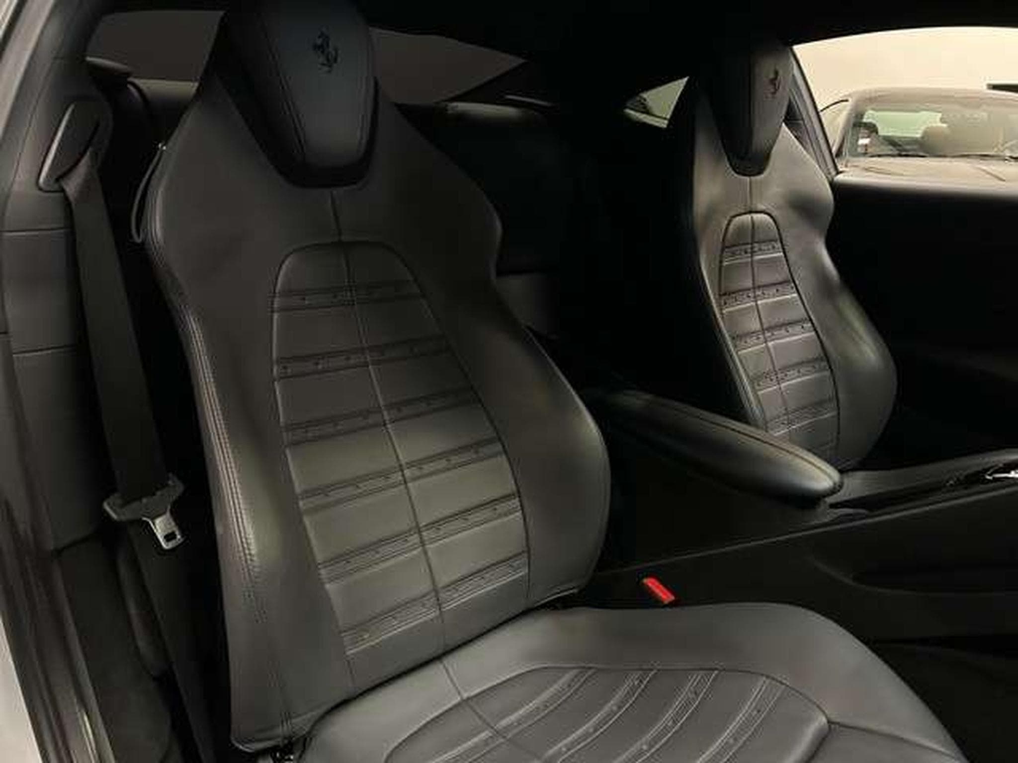 Ferrari Roma ROMA (2021) - Photo 15