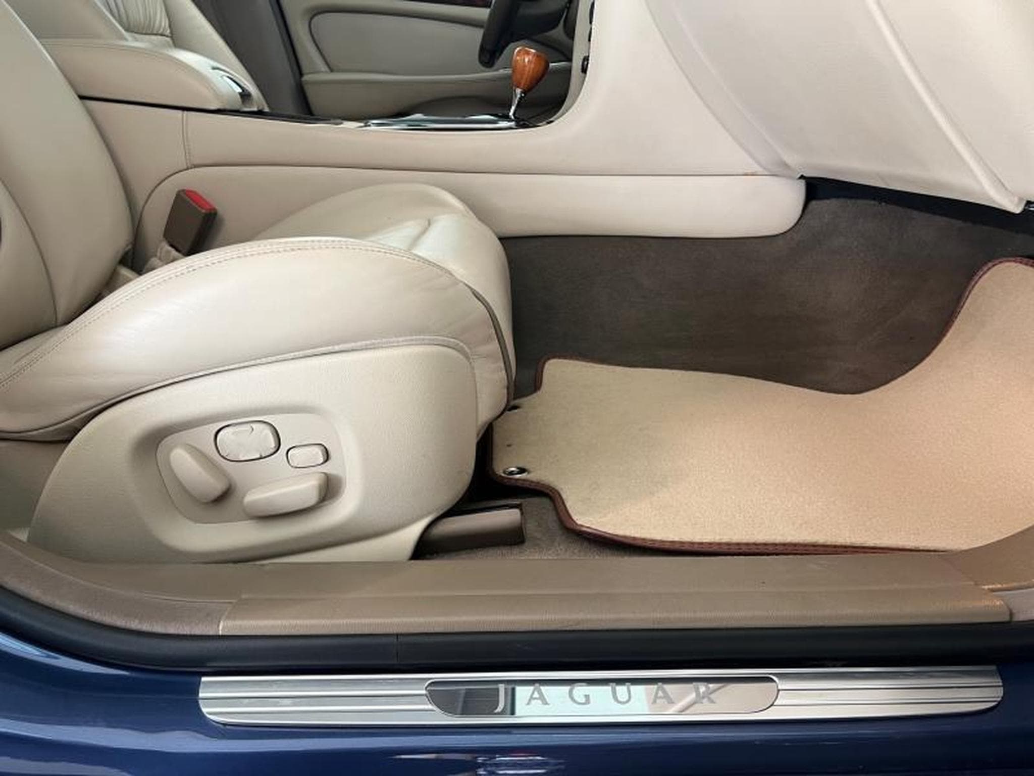 Jaguar XJ Voiture en dépot vente (2004) - Photo 12