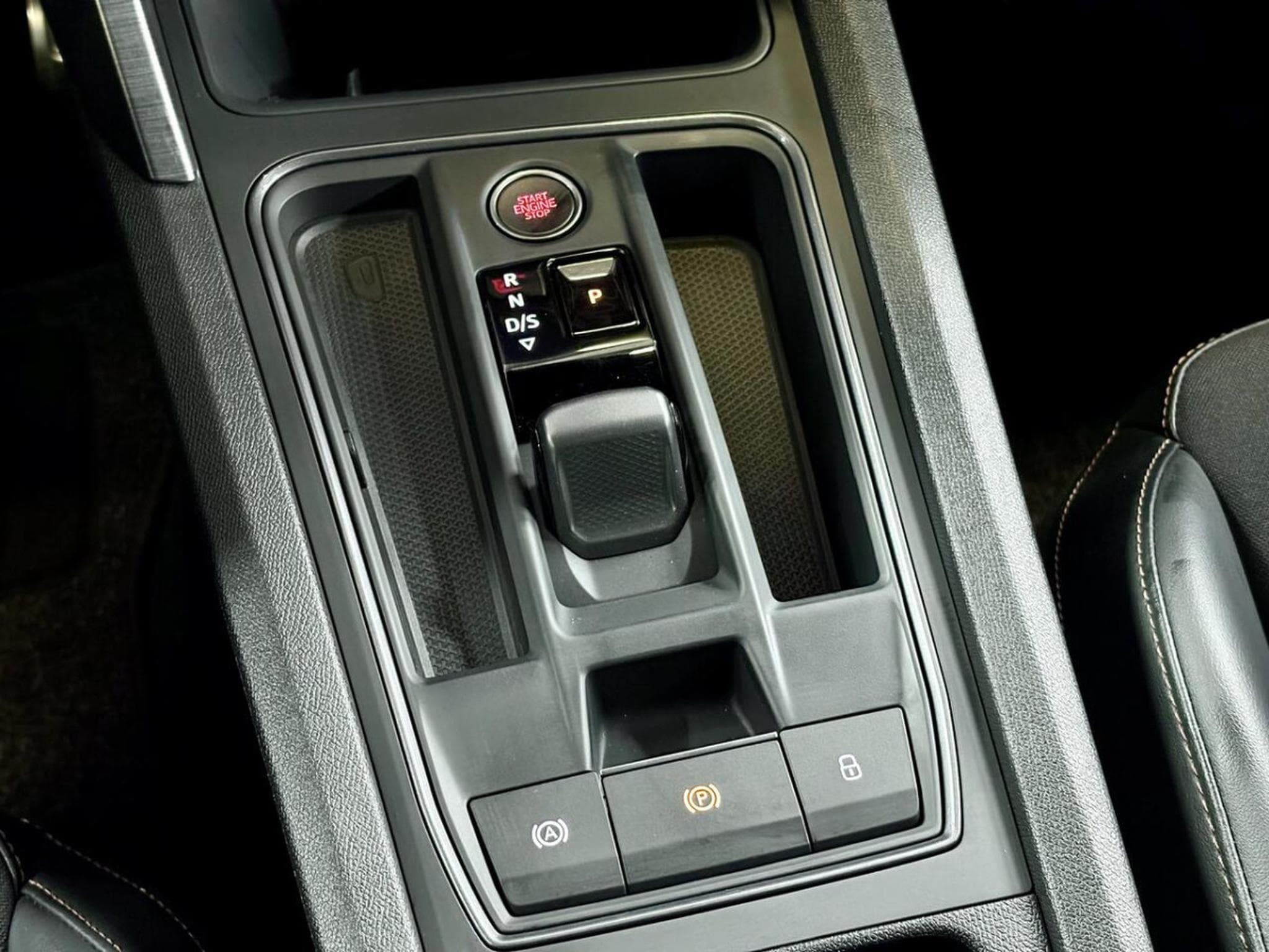 Cupra Formentor VZ 245CV eHybrid DSG6 * CUIR* HAYON * ATTELAGE* (2022) - Foto 14