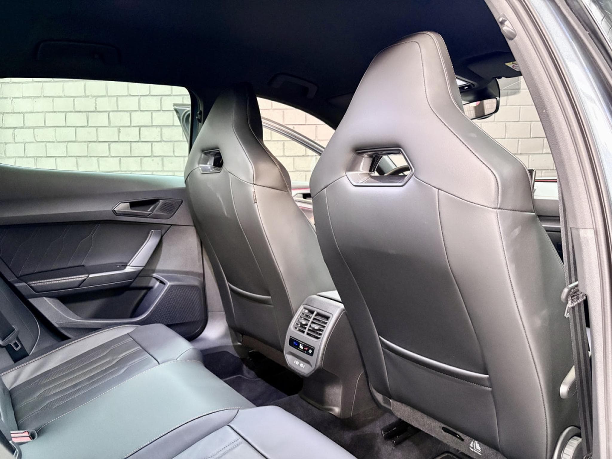 Cupra Formentor VZ 245CV eHybrid DSG6 * CUIR* HAYON * ATTELAGE* (2022) - Foto 17