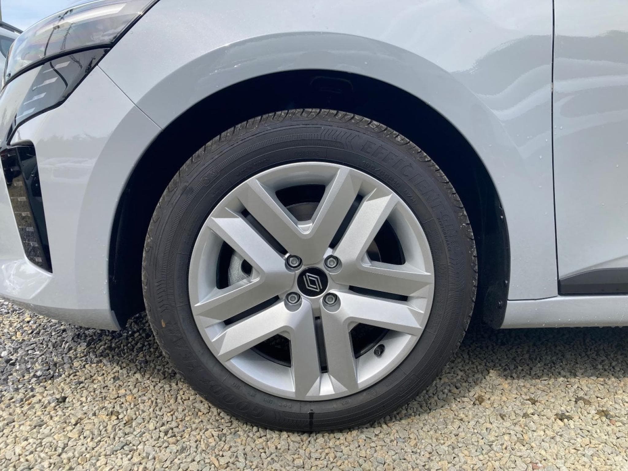 Renault Clio 1.5 dCi 101 Evolution (2025) - Photo 9