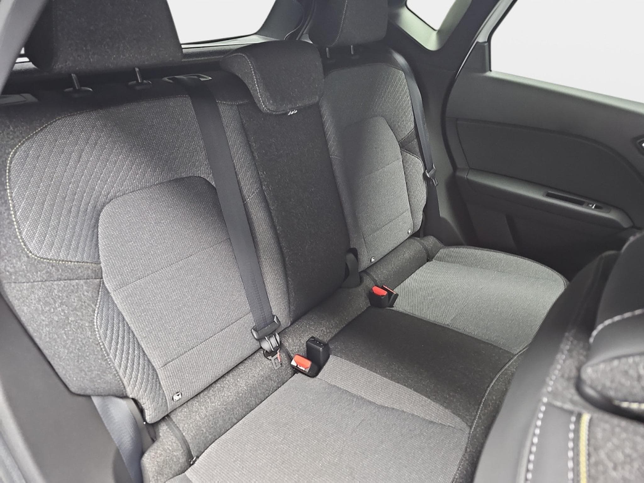 Renault Captur 1.3 TCe MHD 160 EDC Techno (2025) - Photo 17