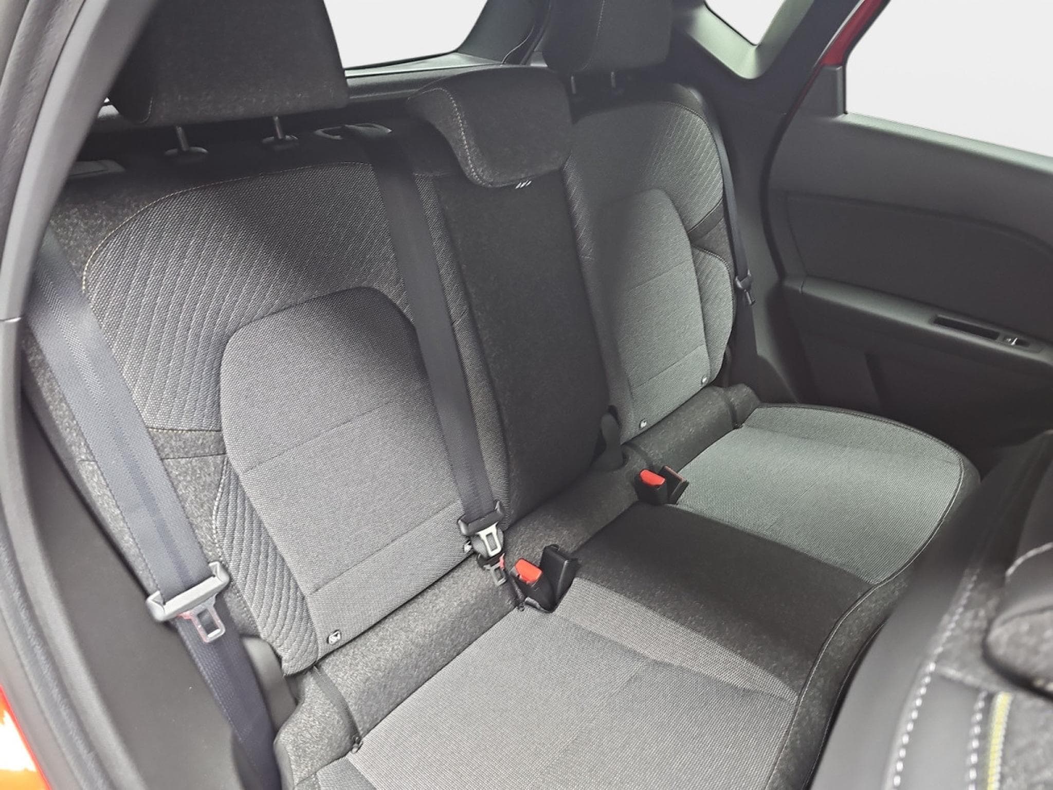 Renault Captur 1.3 TCe MHD 160 EDC Techno (2025) - Photo 17