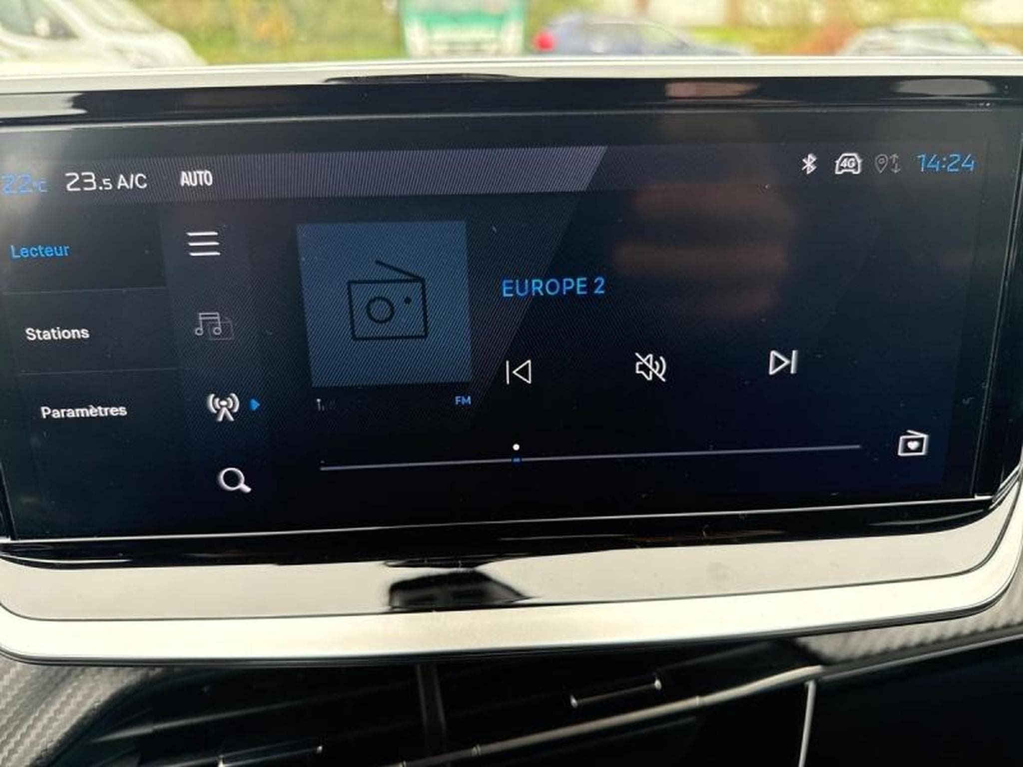 PEUGEOT 208 1.2 Hybrid 100ch Allure e-DCS6 (2024) - Photo 10