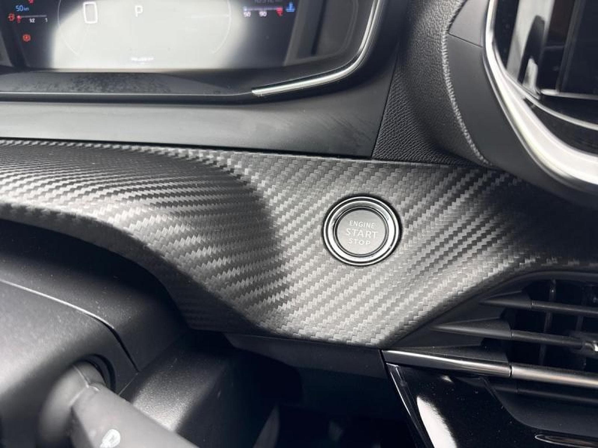 PEUGEOT 208 1.2 Hybrid 100ch Allure e-DCS6 (2024) - Photo 12