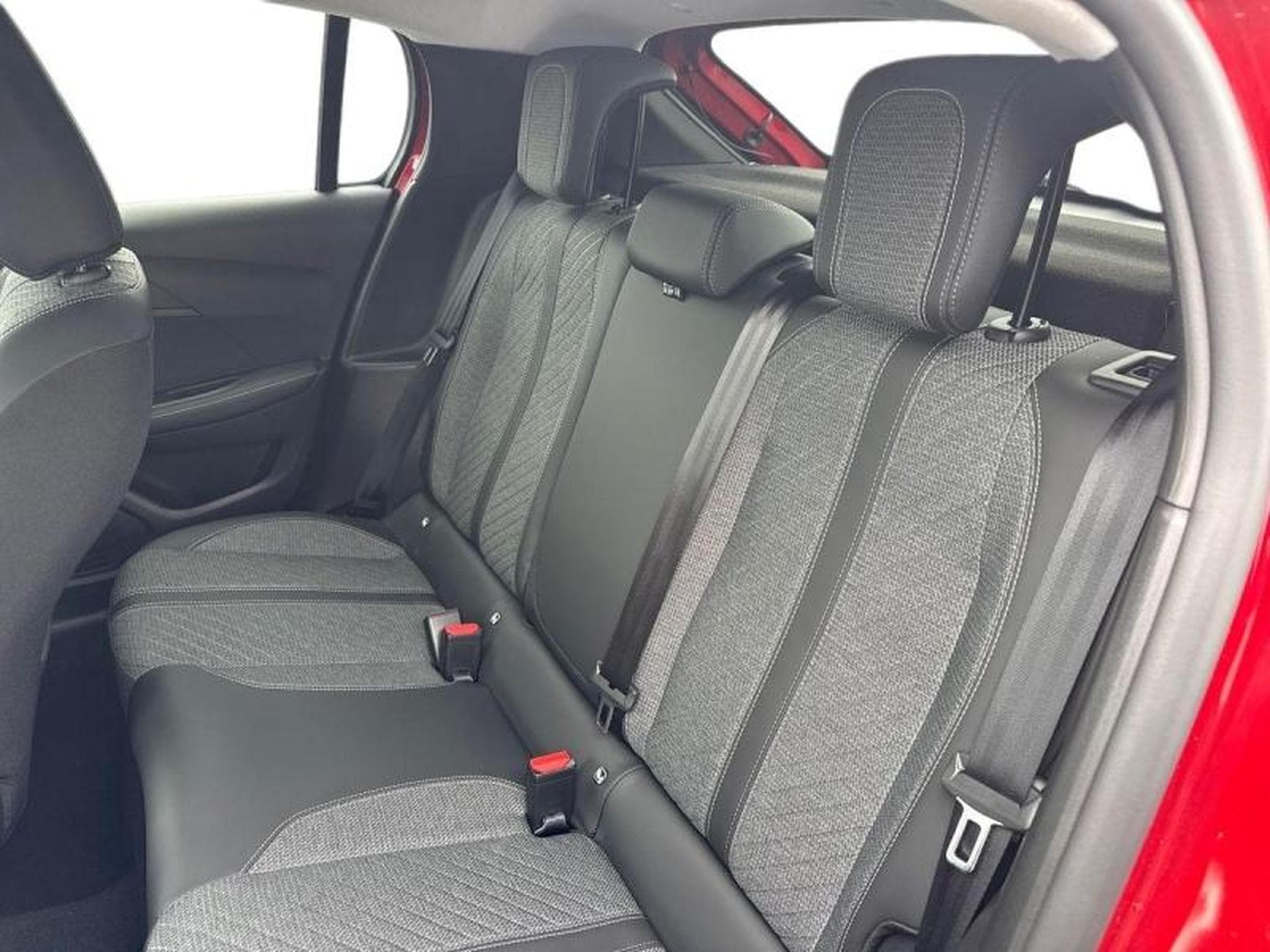 PEUGEOT 208 1.2 Hybrid 100ch Allure e-DCS6 (2024) - Photo 5