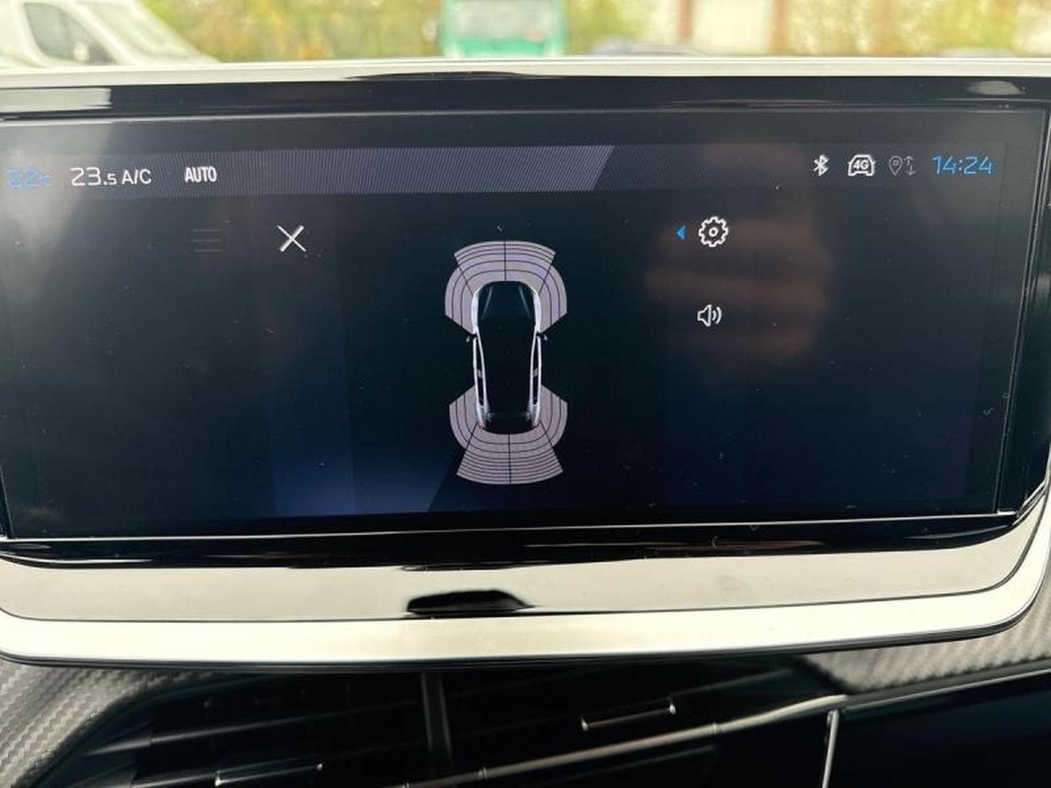 PEUGEOT 208 1.2 Hybrid 100ch Allure e-DCS6 (2024) - Photo 8