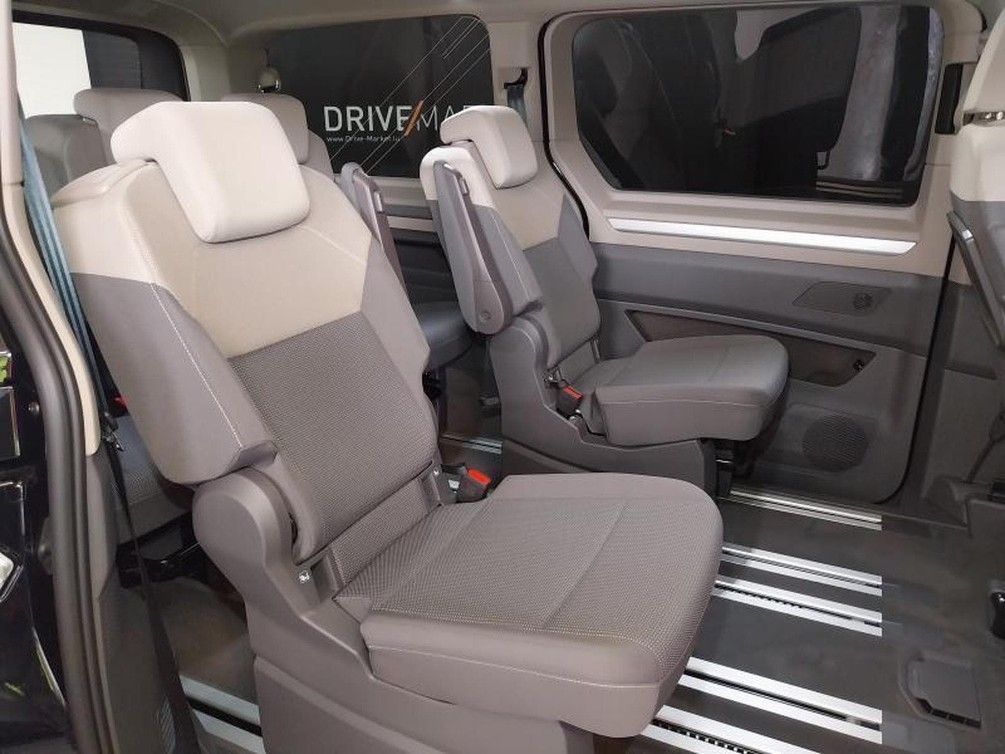 VW T7 Life LONG (2024) - Photo 7