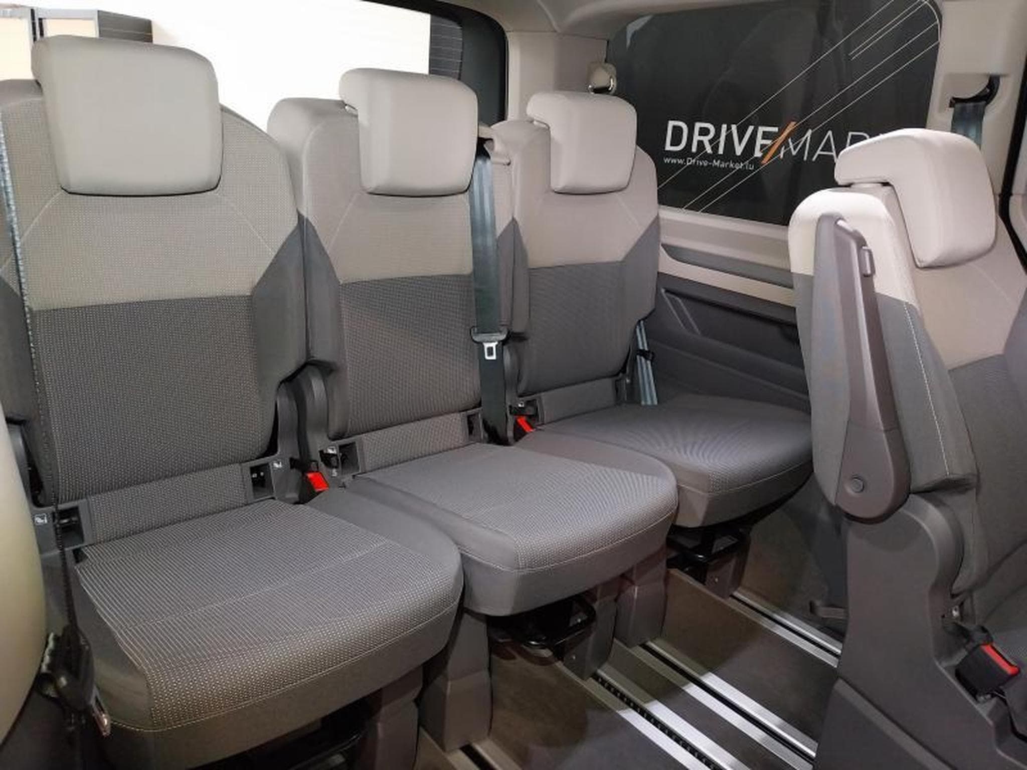 VW T7 Life LONG (2024) - Photo 8