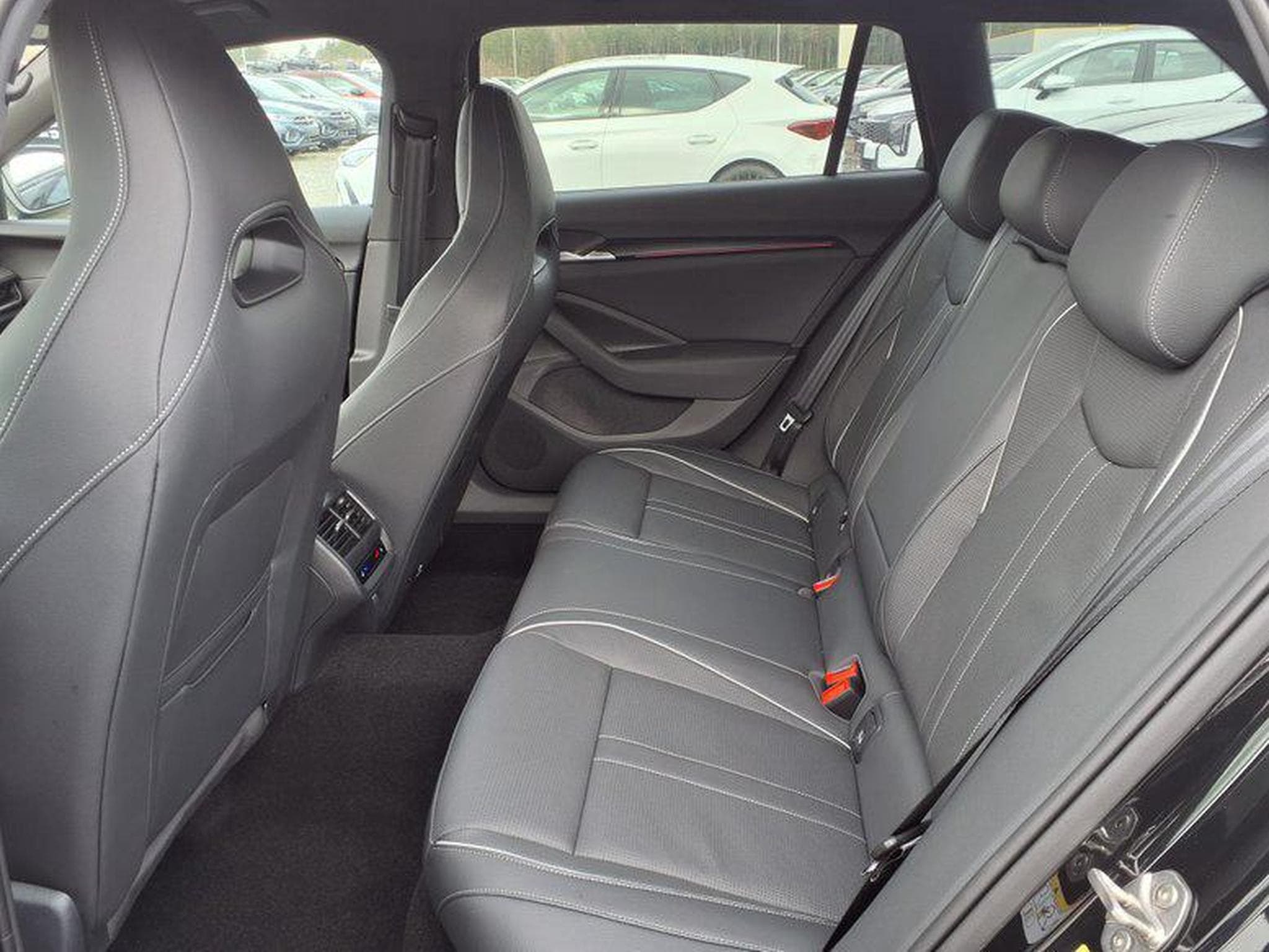 Skoda Superb Sportline 2.0 TDI 7-Gang-DSG 4x4 (2026) - Photo 6