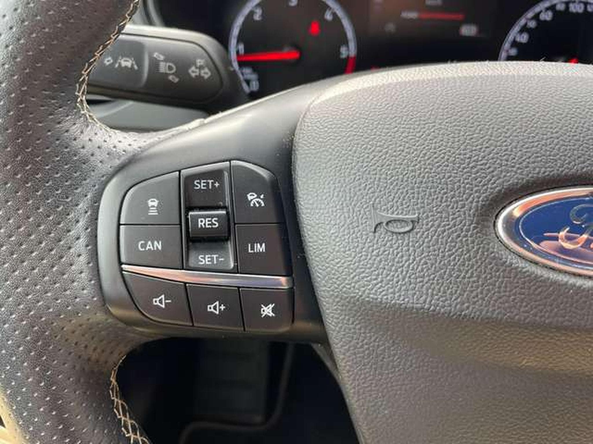 Ford Focus 2.0 EcoBlue ST - JUSQU'A 4 ANS DE GARANTIE (2020) - Photo 16