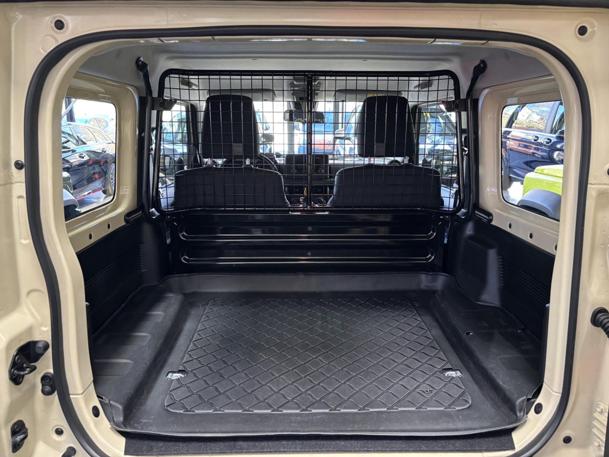 Suzuki Jimny 1.5 GL (2022) - Photo 11