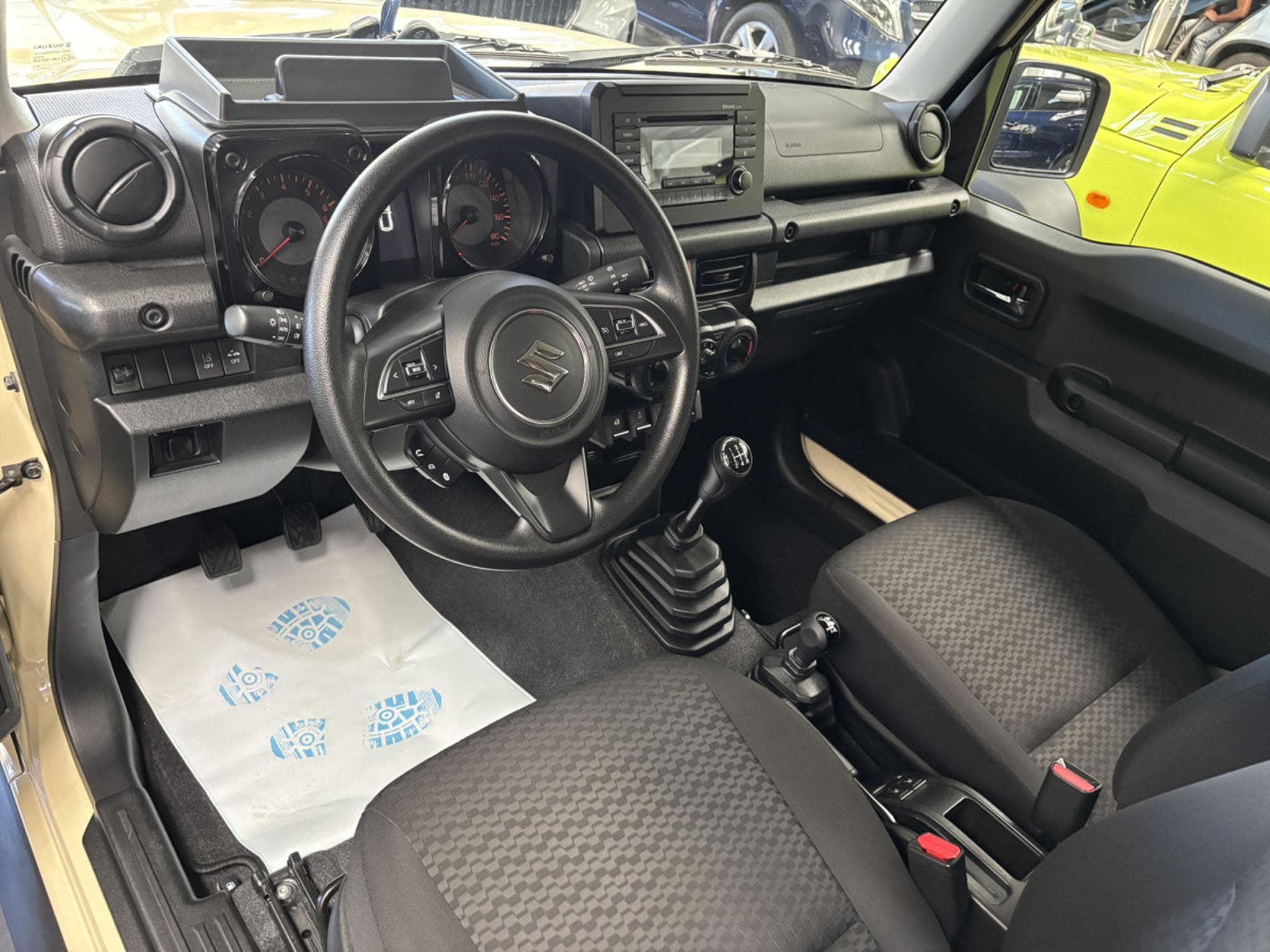 Suzuki Jimny 1.5 GL (2022) - Photo 8