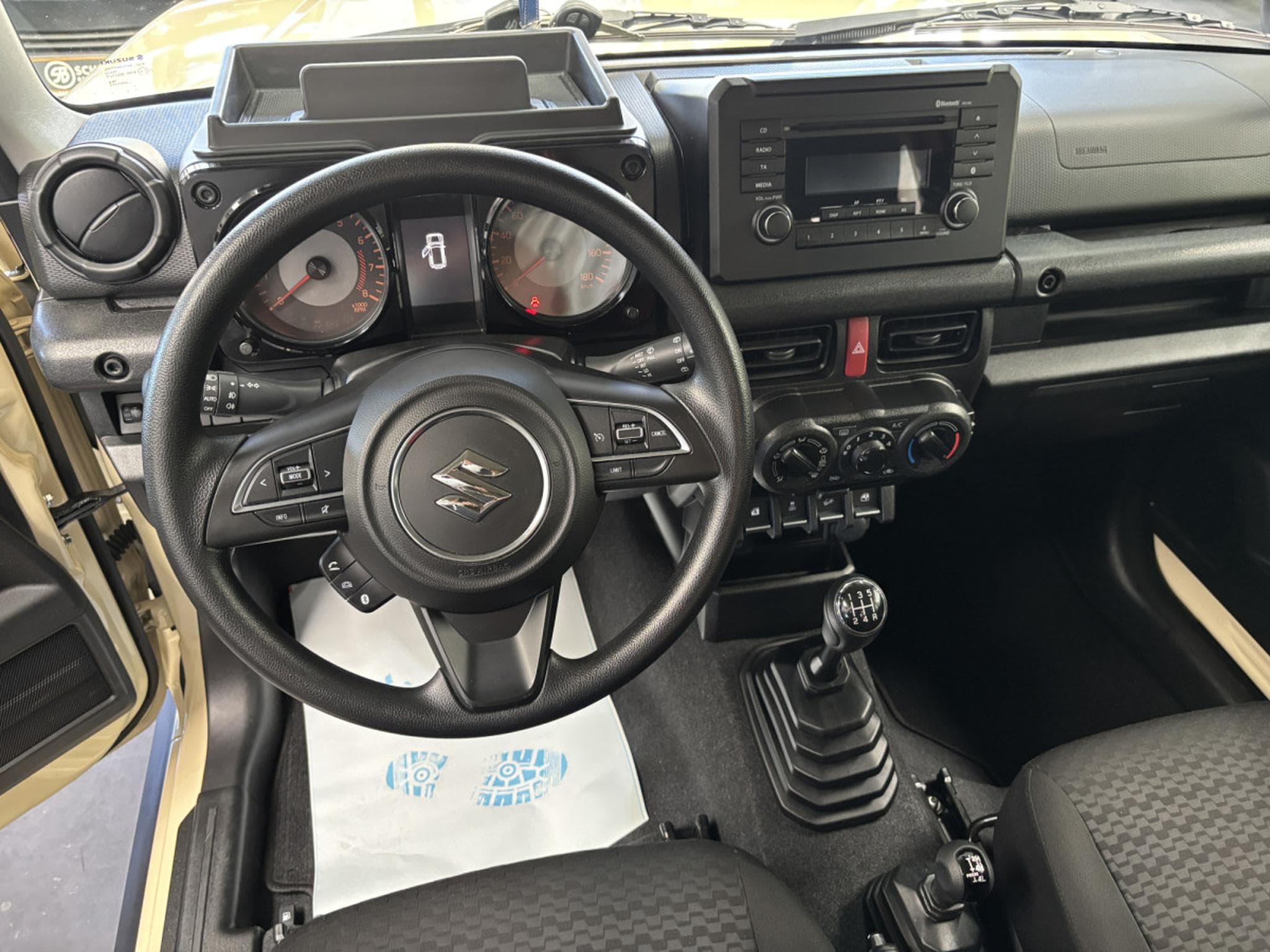 Suzuki Jimny 1.5 GL (2022) - Photo 9