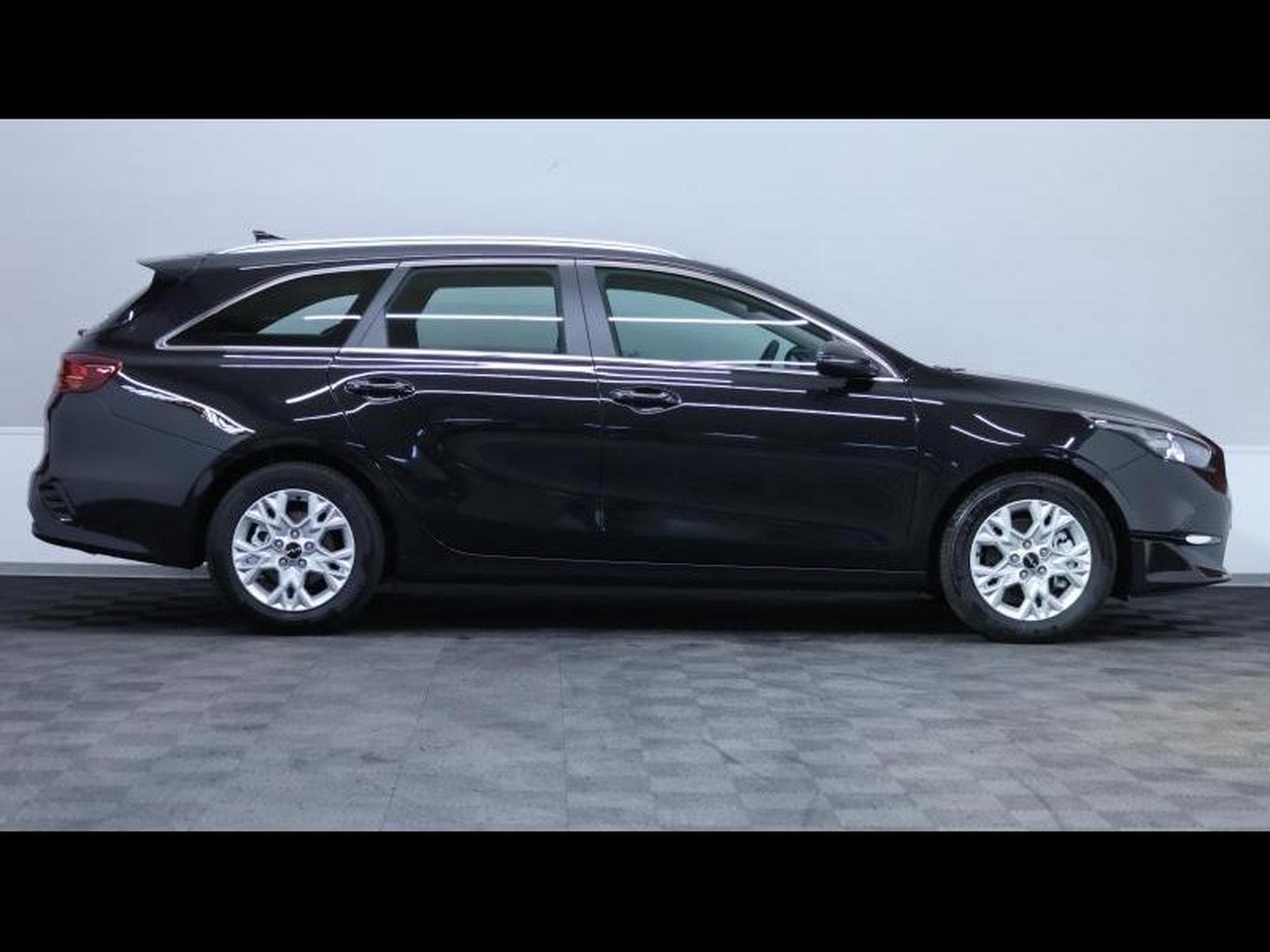 Kia Ceed SW MY25 Pulse 1.0 T-GDi 100 MT6 (2025) - Photo 3